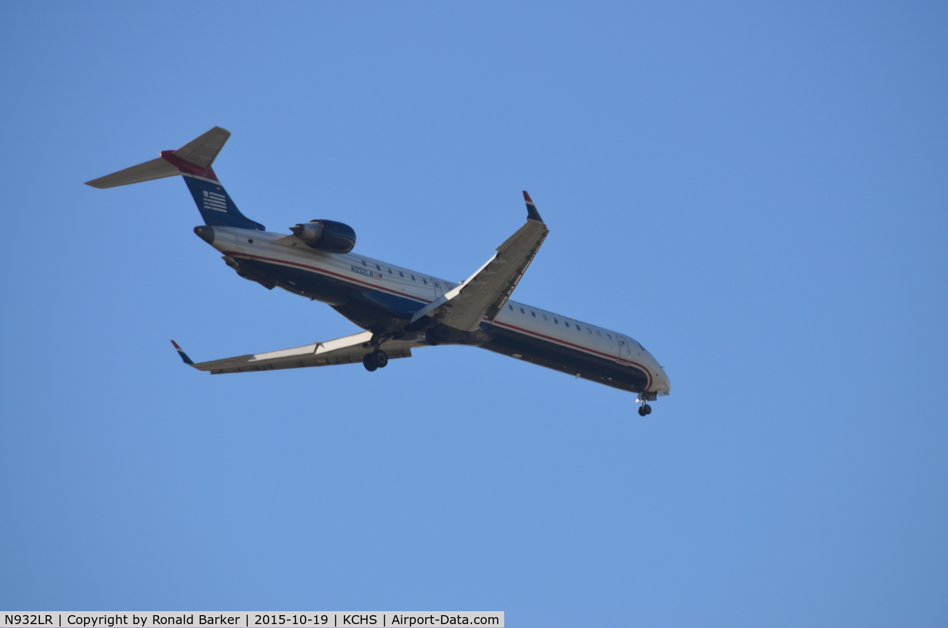 N932LR, 2005 Bombardier CRJ-900ER (CL-600-2D24) C/N 15032, Landing approach Charleston
