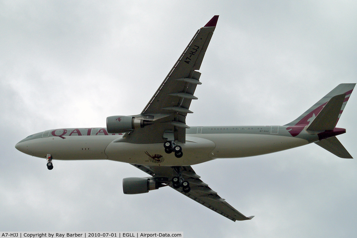 A7-HJJ, 2002 Airbus A330-203 C/N 487, Airbus A330-202 [487] (Qatar Airways Amiri Flight) Home~G 01/07/2010. On approach 27R.