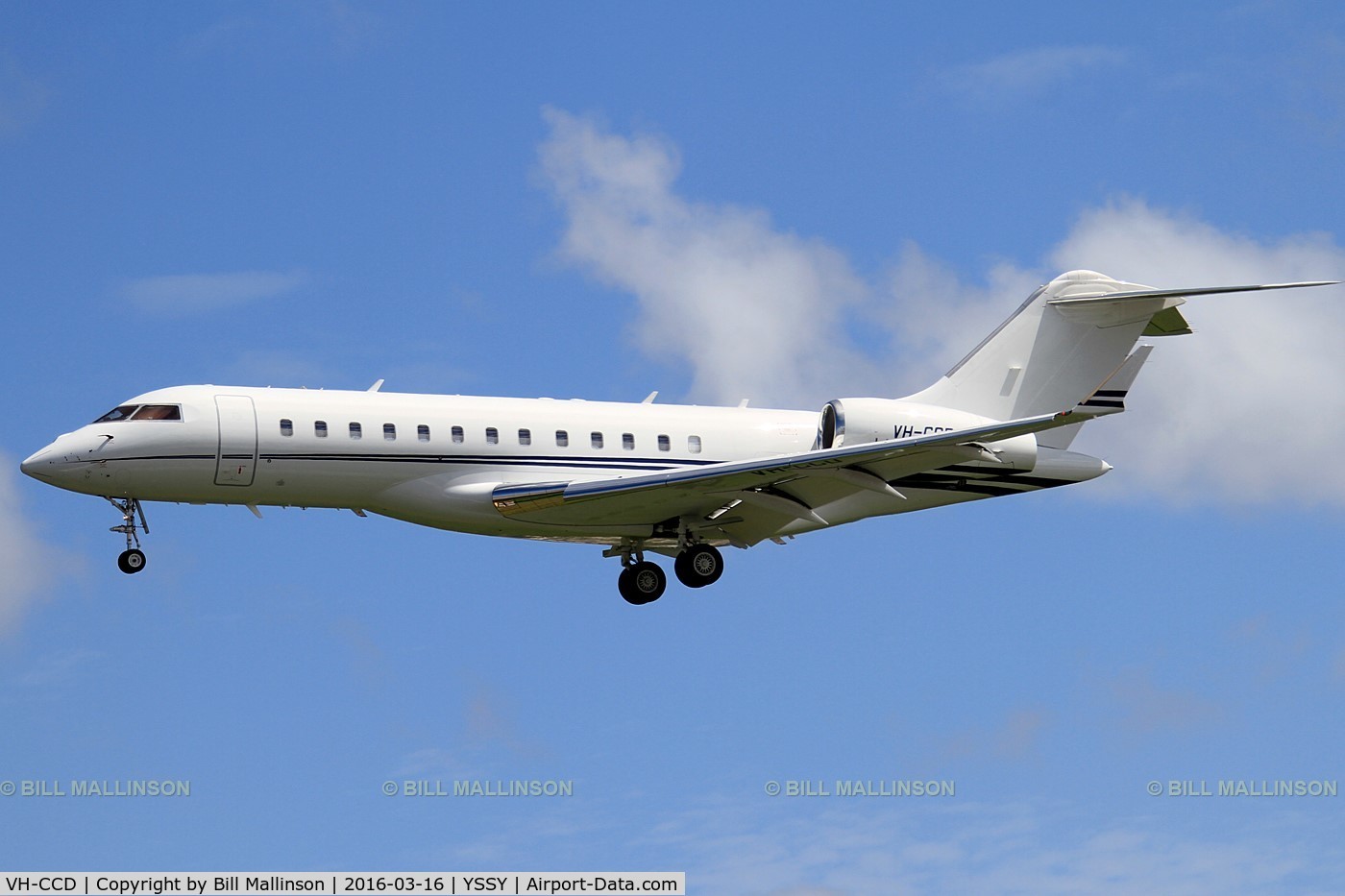 VH-CCD, 2008 Bombardier BD-700-1A10 Global Express XRS C/N 9297, finals to 16R