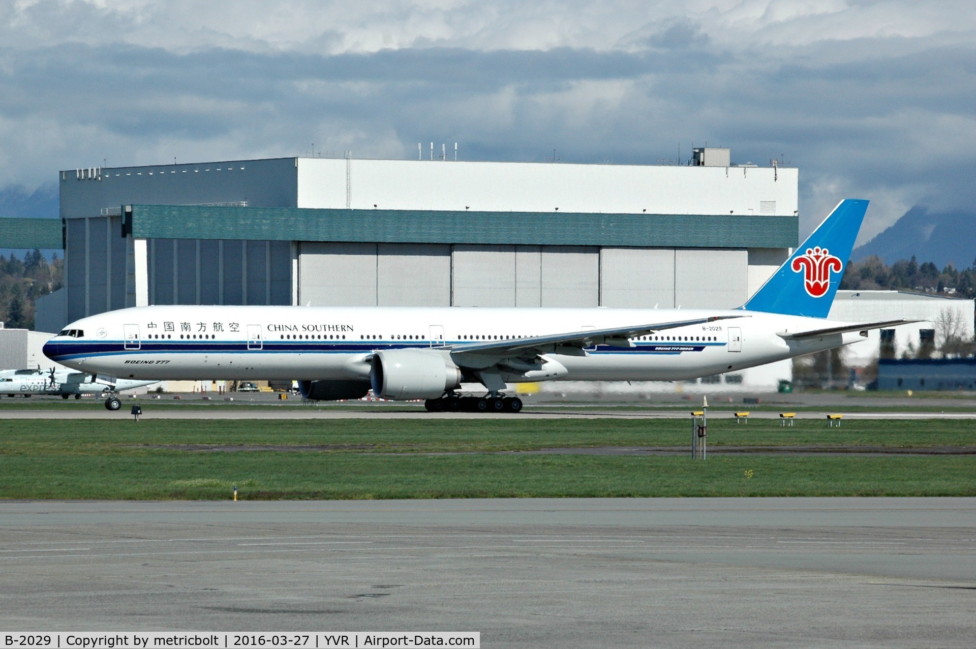 B-2029, 2015 Boeing 777-31B/ER C/N 43224, CZ330 departure from YVR