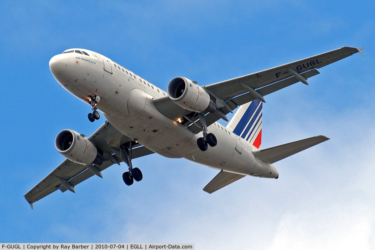 F-GUGL, 2006 Airbus A318-111 C/N 2686, Airbus A318-111 [2686] (Air France) Home~G 04/07/2010. On approach 27R.