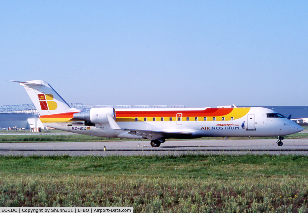 EC-IDC, 2002 Bombardier CRJ-200ER (CL-600-2B19) C/N 7622, Taxiing holding point rwy 14L for departure...