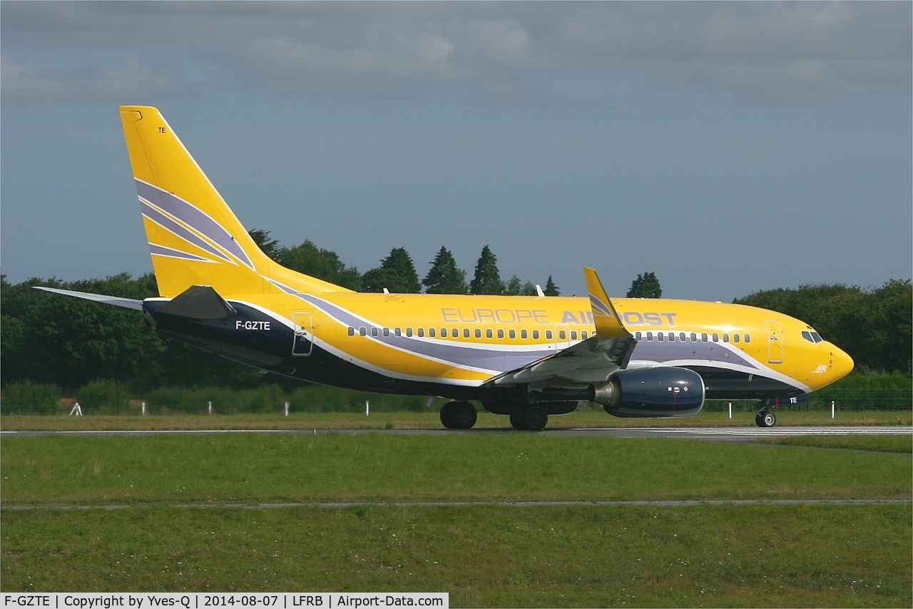 F-GZTE, 1999 Boeing 737-73S C/N 29080, Boeing 737-73S, Taxiing to holding point rwy 25L, Brest-Bretagne Airport (LFRB-BES)