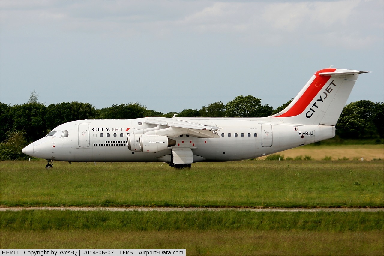 EI-RJJ, 1999 BAE Systems Avro 146-RJ85 C/N E.2347, British Aerospace Avro 146-RJ85, Take off run rwy 25L, Brest-Bretagne airport (LFRB-BES)