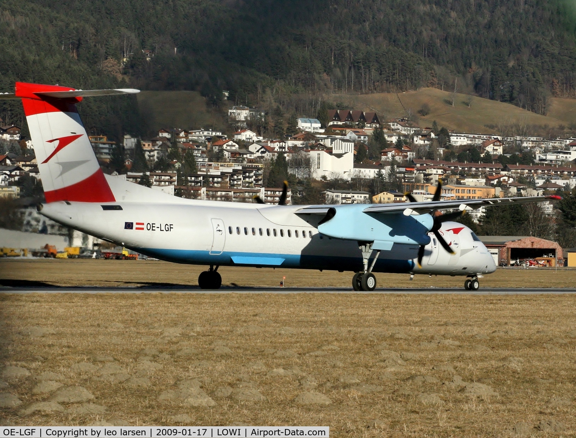 OE-LGF, 2002 De Havilland Canada DHC-8-402Q Dash 8 C/N 4068, Innsbruck 17.1.09