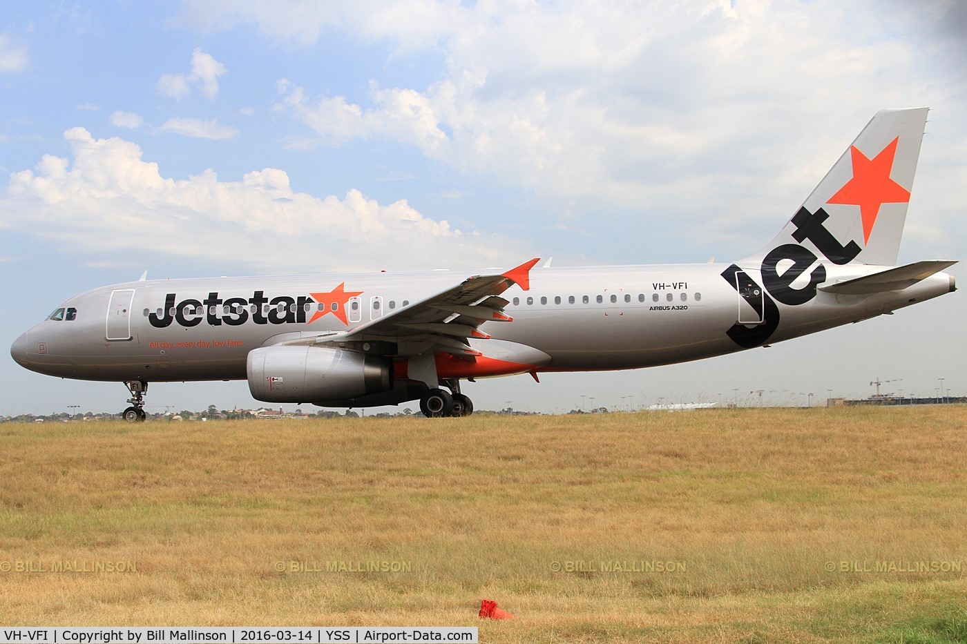 VH-VFI, 2012 Airbus A320-232 C/N 5270, taxiing past The Mound