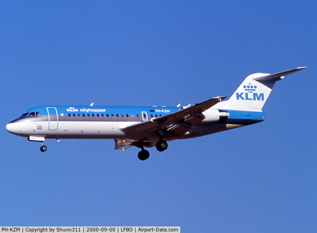 PH-KZM, 1995 Fokker 70 (F-28-0070) C/N 11561, Landing rwy 33L in old c/s