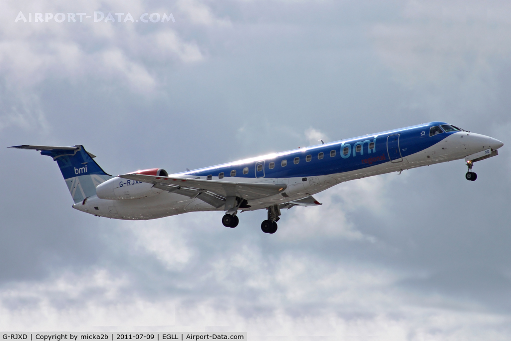 G-RJXD, 2000 Embraer EMB-145EP (ERJ-145EP) C/N 145207, Landing