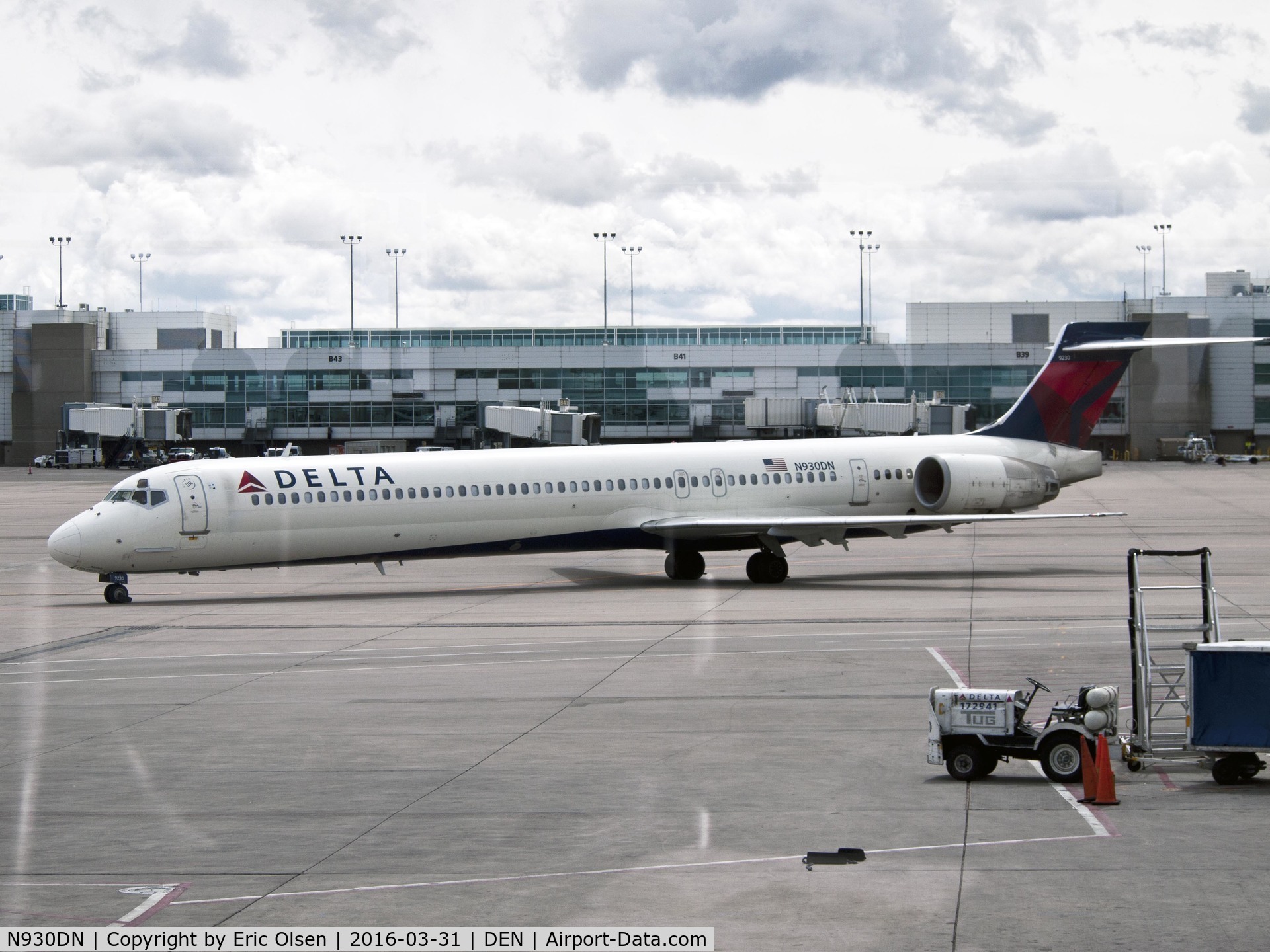 N930DN, 1996 McDonnell Douglas MD-90-30 C/N 53458, N930DN at Denver.