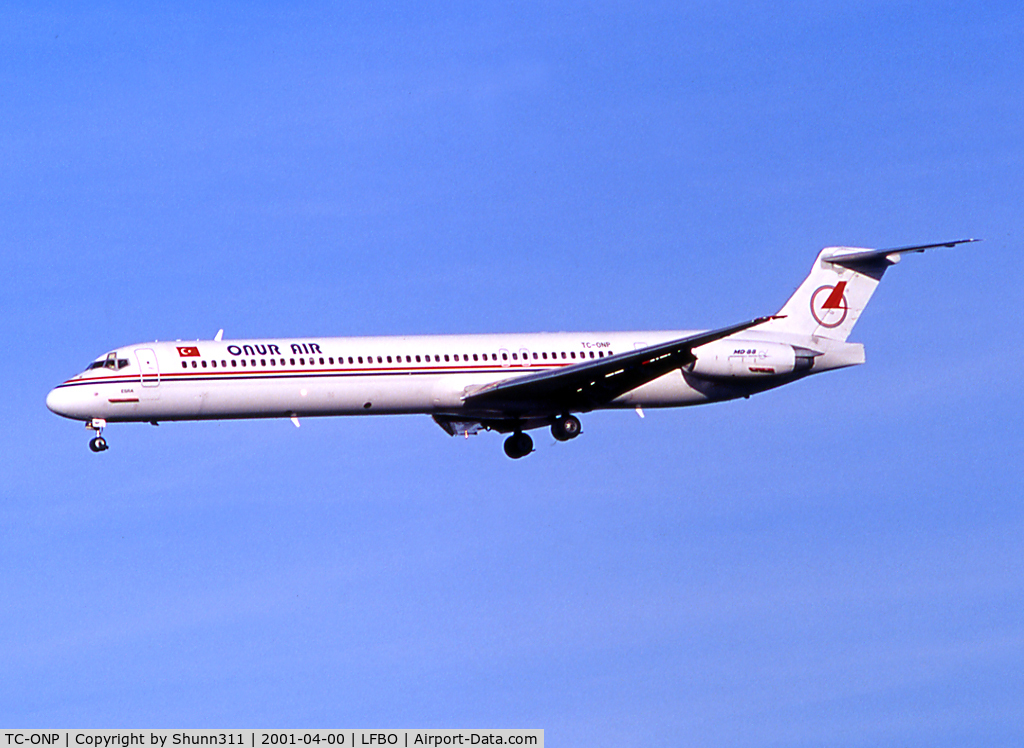 TC-ONP, 1997 McDonnell Douglas MD-88 C/N 53549, Landing rwy 33L