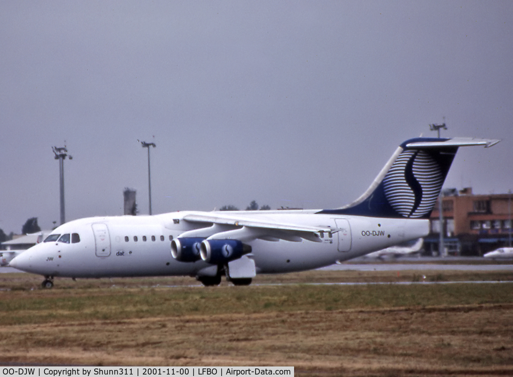 OO-DJW, 1996 British Aerospace Avro 146-RJ85 C/N E.2296, Lining up rwy 33R for departure... Sabena titles removed