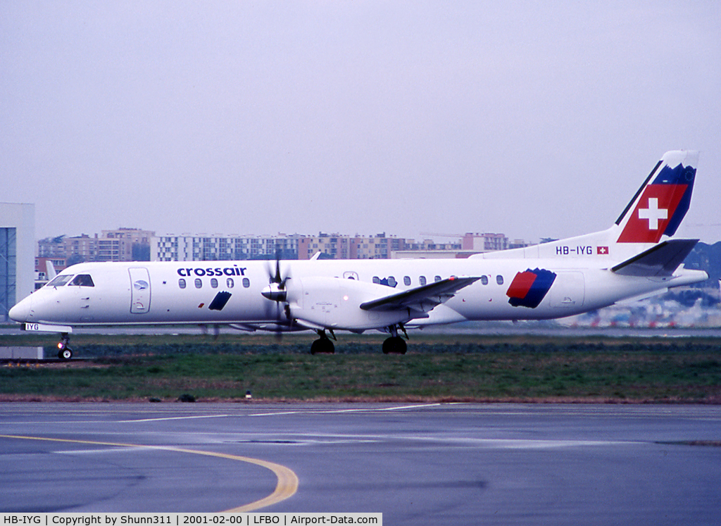 HB-IYG, 1999 Saab 2000 C/N 2000-062, Taxiing holding point rwy 33R for departure...