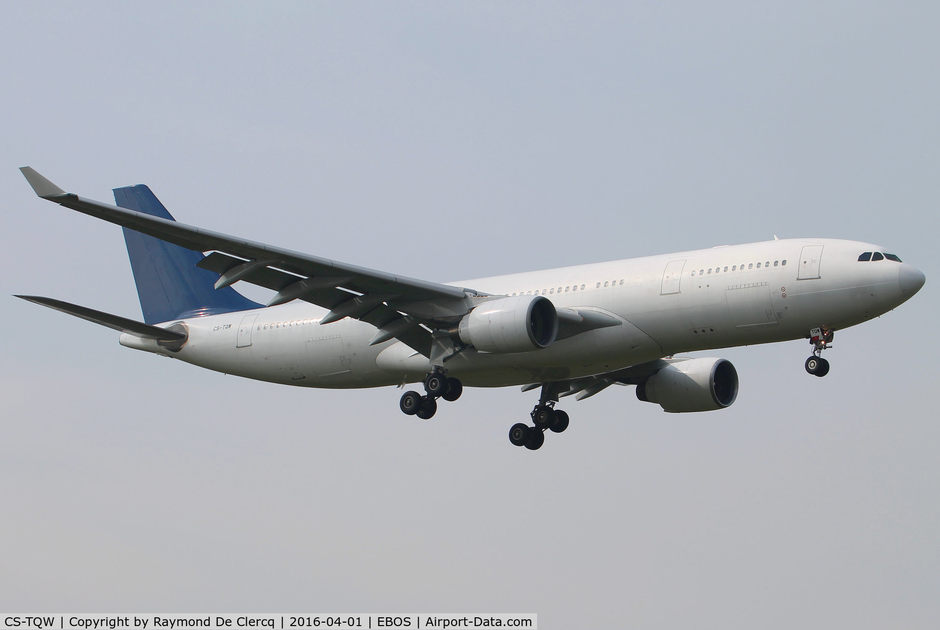 CS-TQW, 1999 Airbus A330-223 C/N 262, Landing at Ostend.