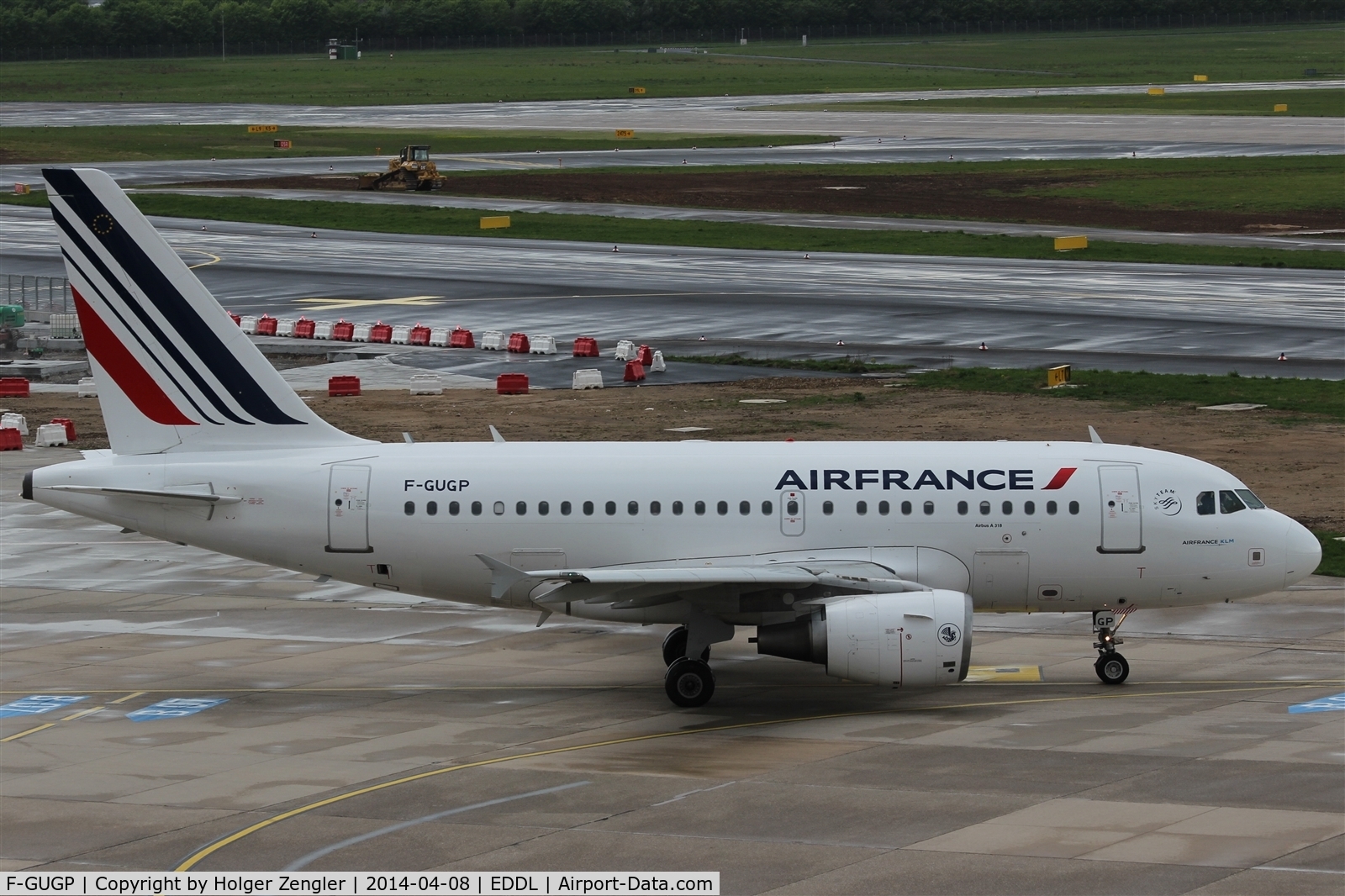 F-GUGP, 2006 Airbus A318-111 C/N 2967, Shuttle to CDG on taxi to departure...