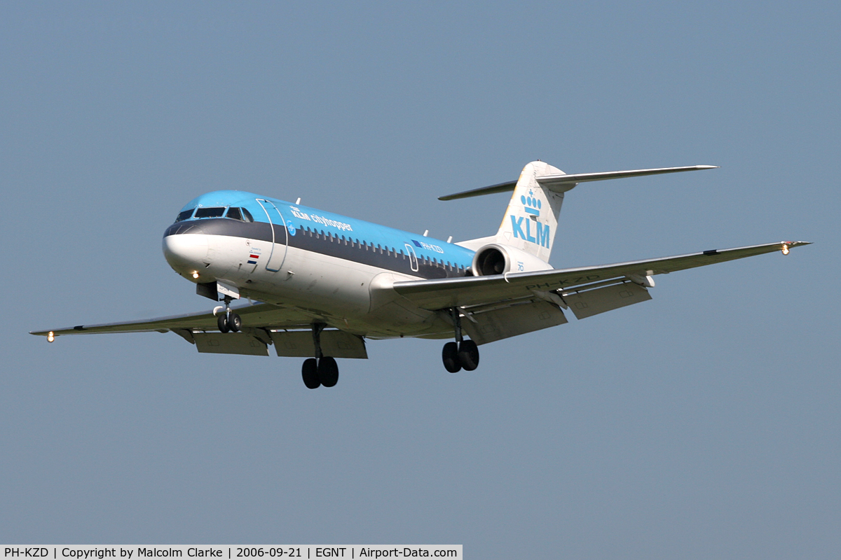 PH-KZD, 1997 Fokker 70 (F-28-0070) C/N 11582, Fokker 70 on approach to Newcastle Airport, September 2006.
