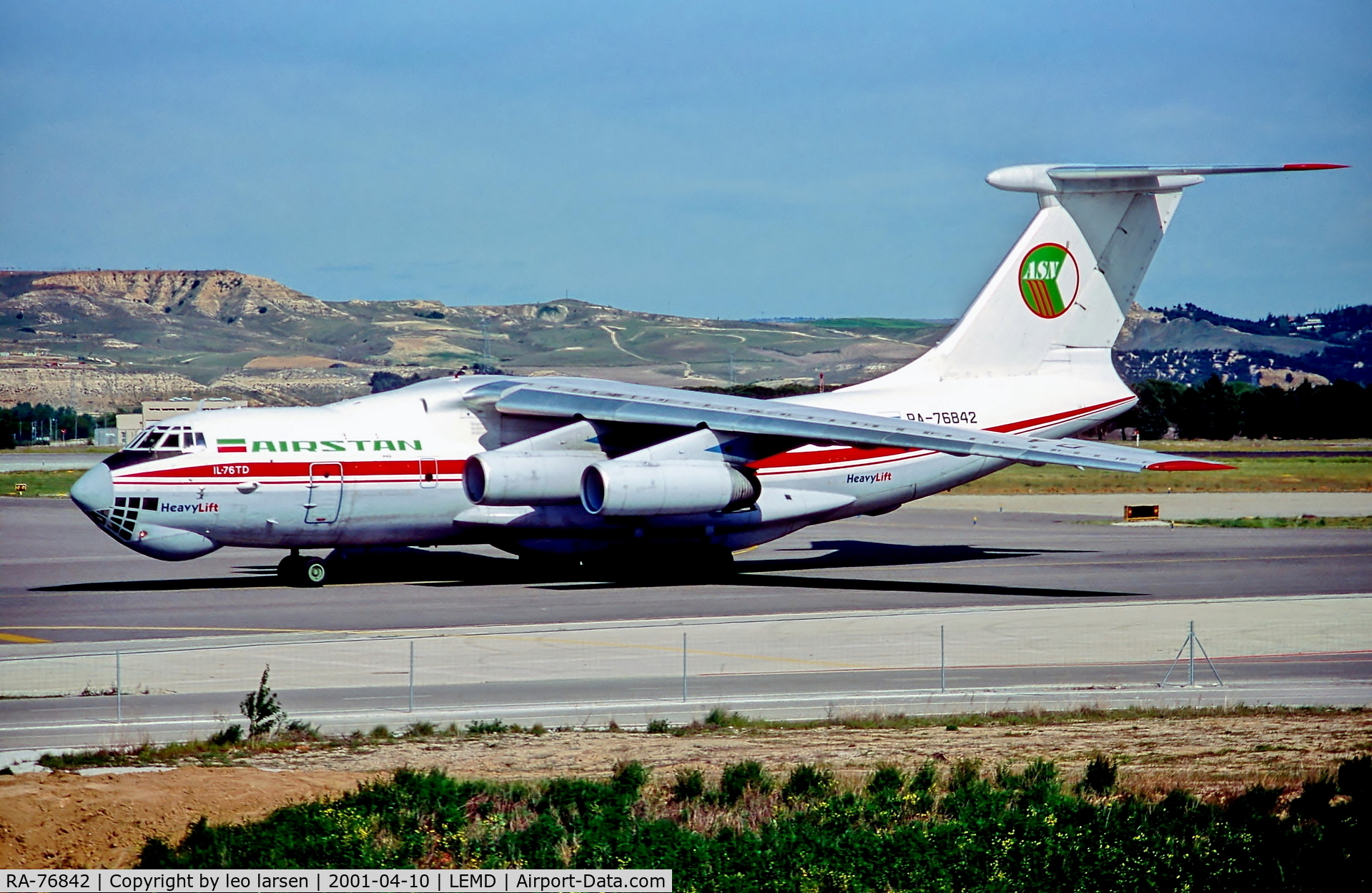 RA-76842, 1994 Ilyushin Il-76TD C/N 1033418616, Madrid 10.4.01