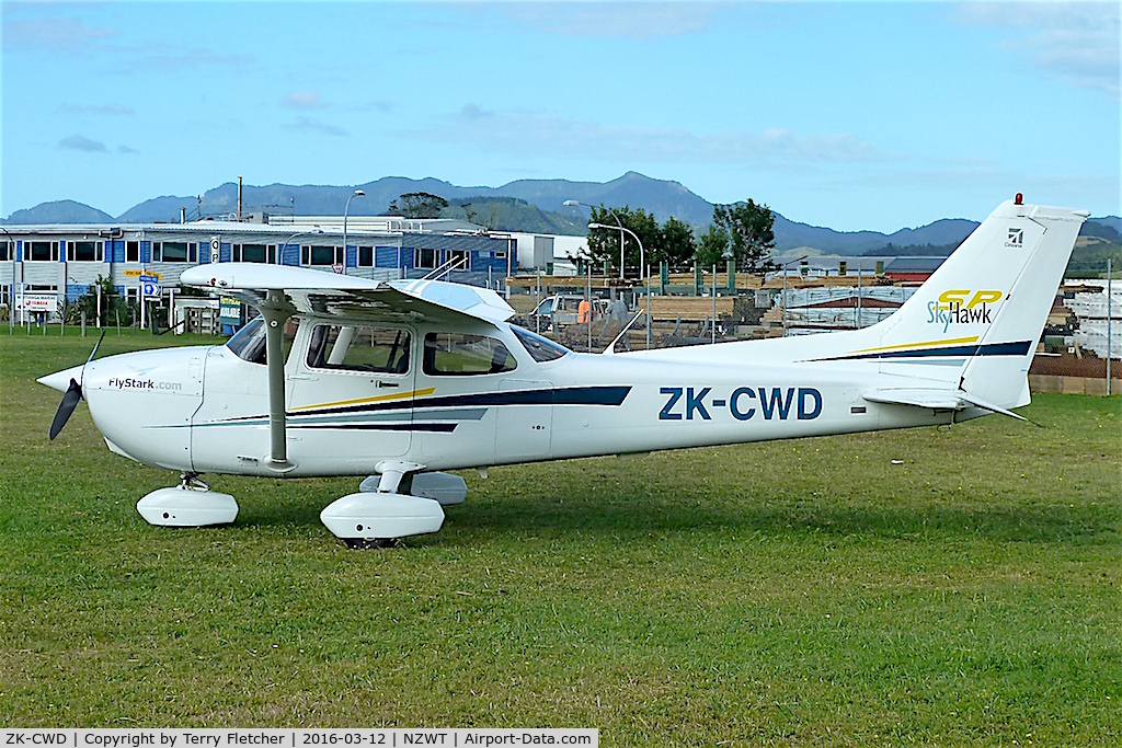 ZK-CWD, 2002 Cessna 172S C/N 172S9039, At Whitianga Airport , North Island , New Zealand