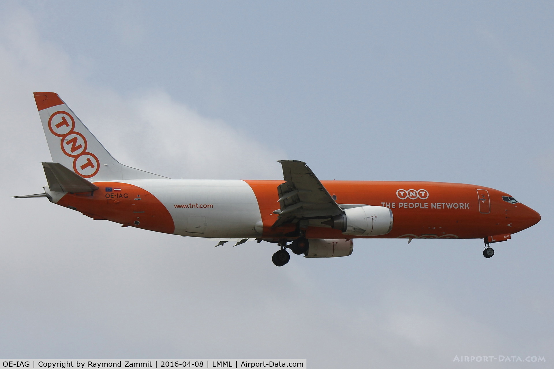 OE-IAG, 1992 Boeing 737-4Q8 (SF) C/N 25168, B737-400 OE-IAG TNT