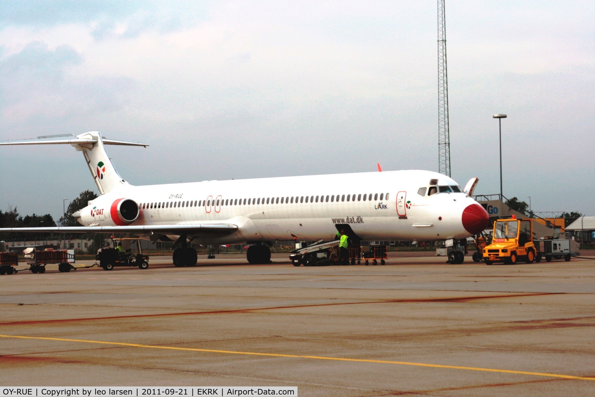 OY-RUE, 1990 McDonnell Douglas MD-83 (DC-9-83) C/N 49936, Roskilde 21.9.11