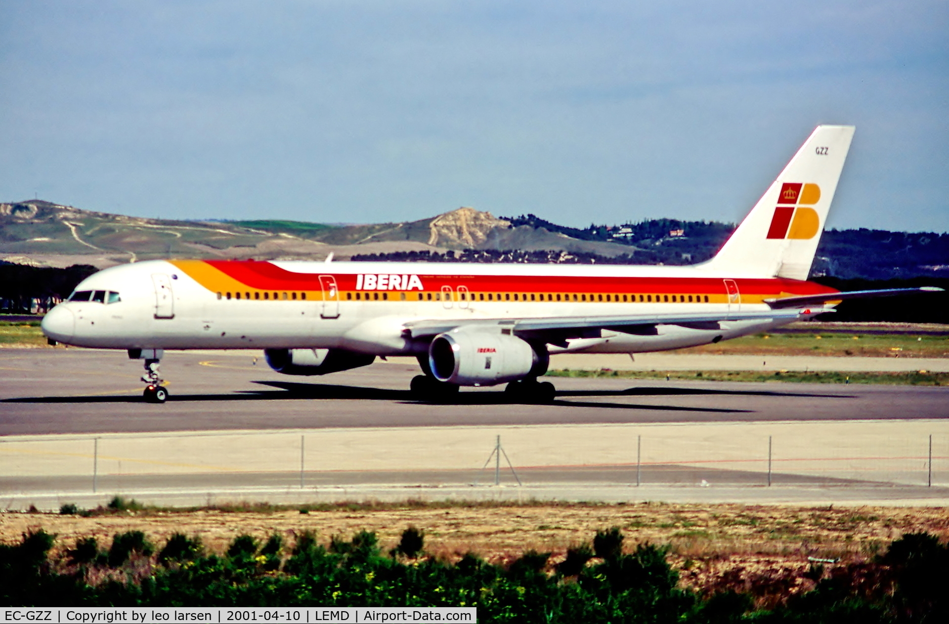 EC-GZZ, 1999 Boeing 757-256 C/N 26248, Madrid 10.4.01