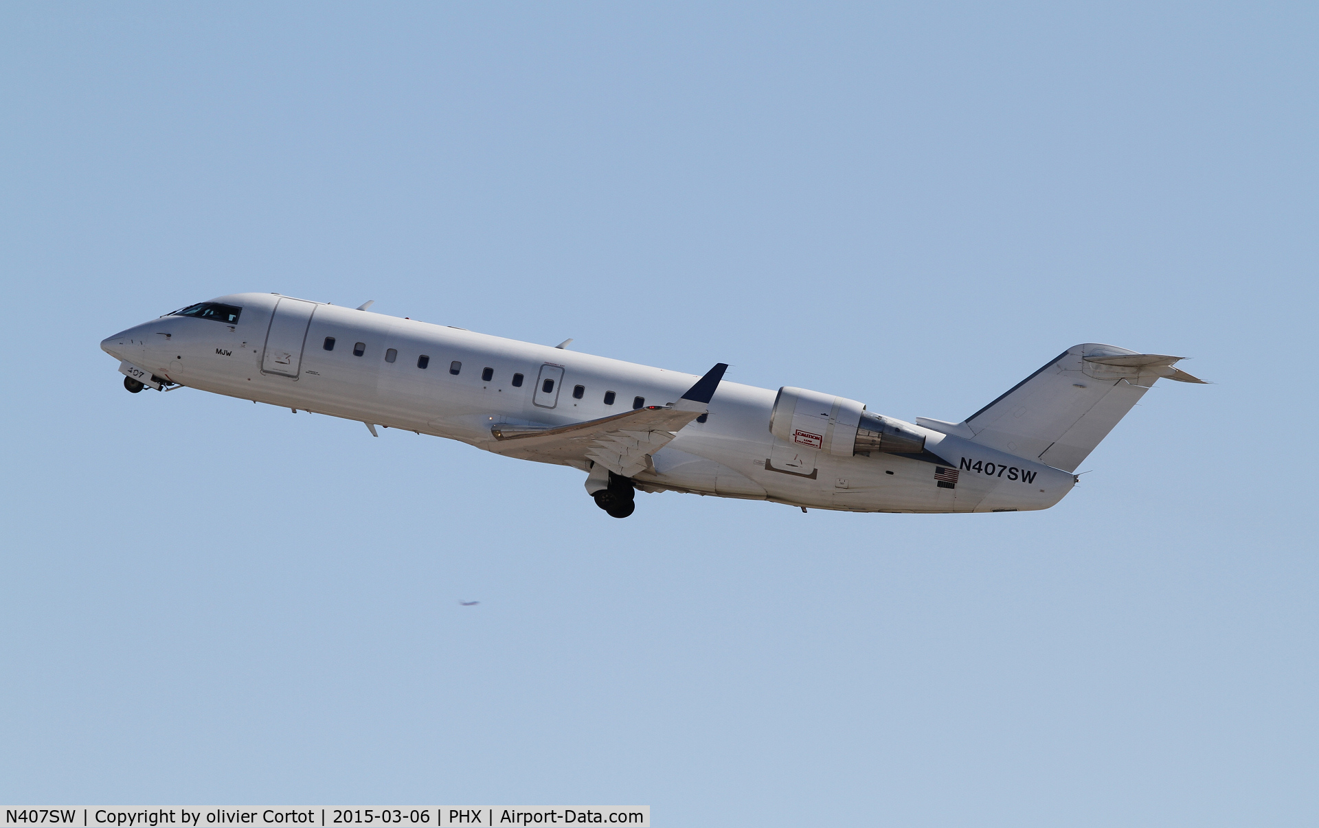 N407SW, 1994 Canadair CRJ-200LR (CL-600-2B19) C/N 7034, leaving Phoenix