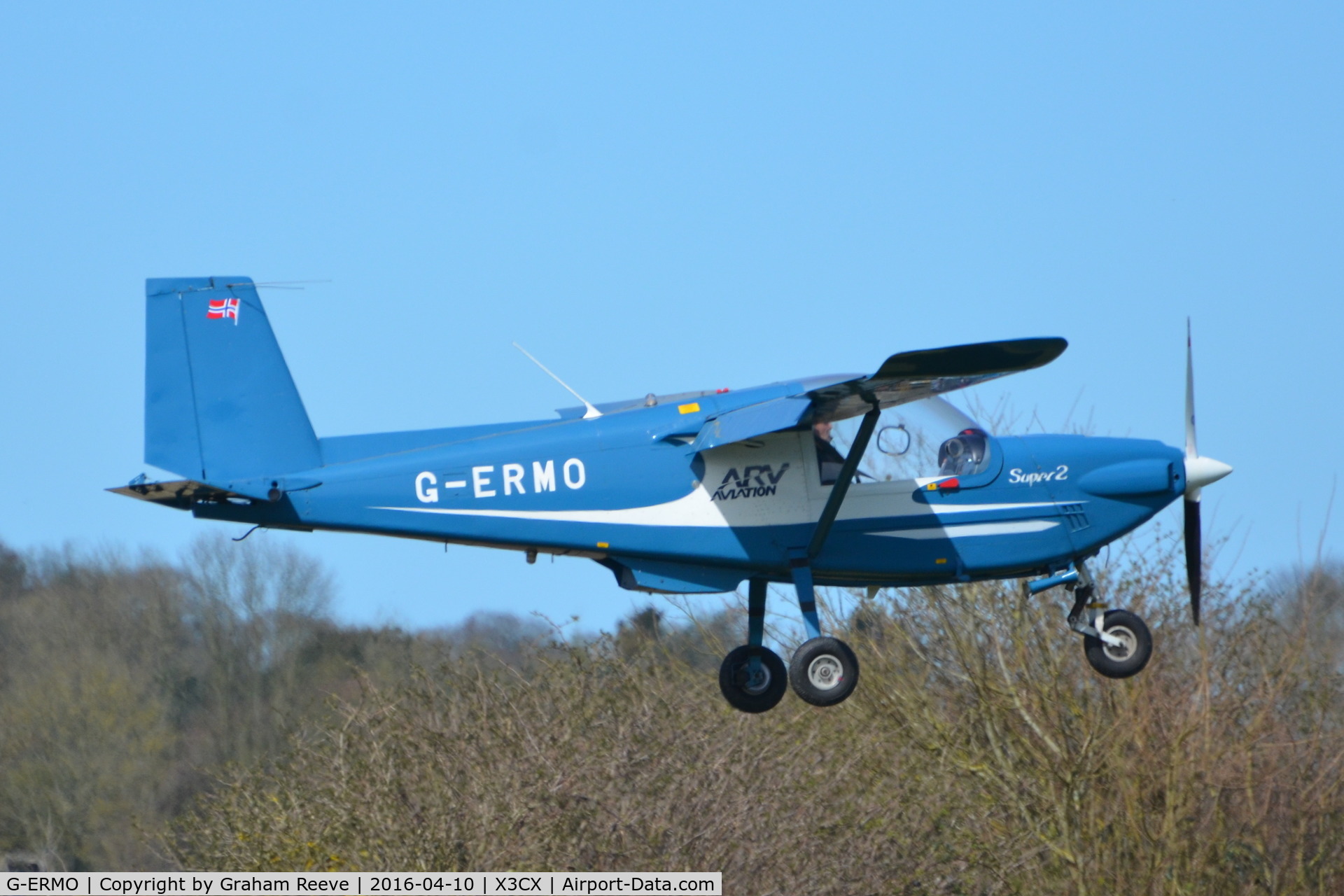 G-ERMO, 1986 ARV ARV1 Super 2 C/N 018, Landing at Northrepps.
