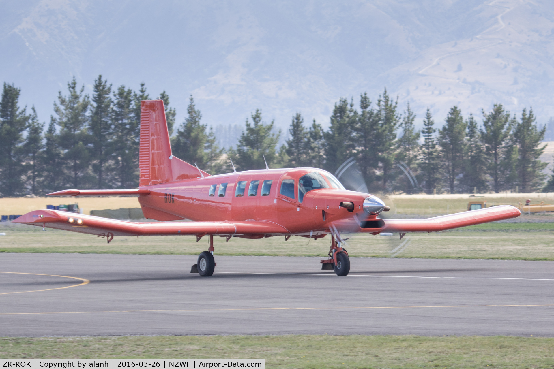 ZK-ROK, Pacific Aerospace Cresco 08-600 C/N 033, Hauling skydivers at the Wanaka show