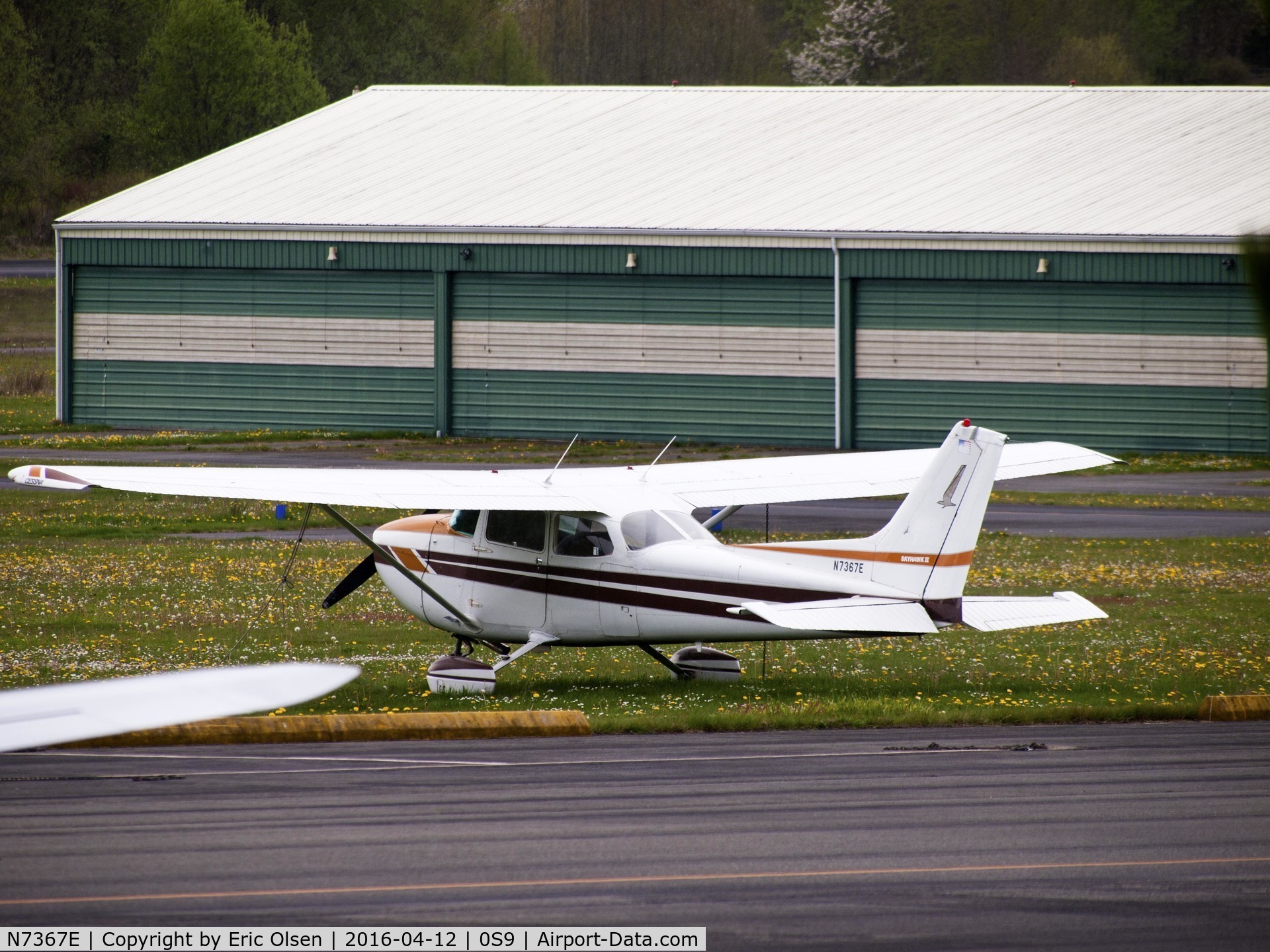 N7367E, 1978 Cessna 172N C/N 17272096, Cessna 172 on the ramp at 0S9.