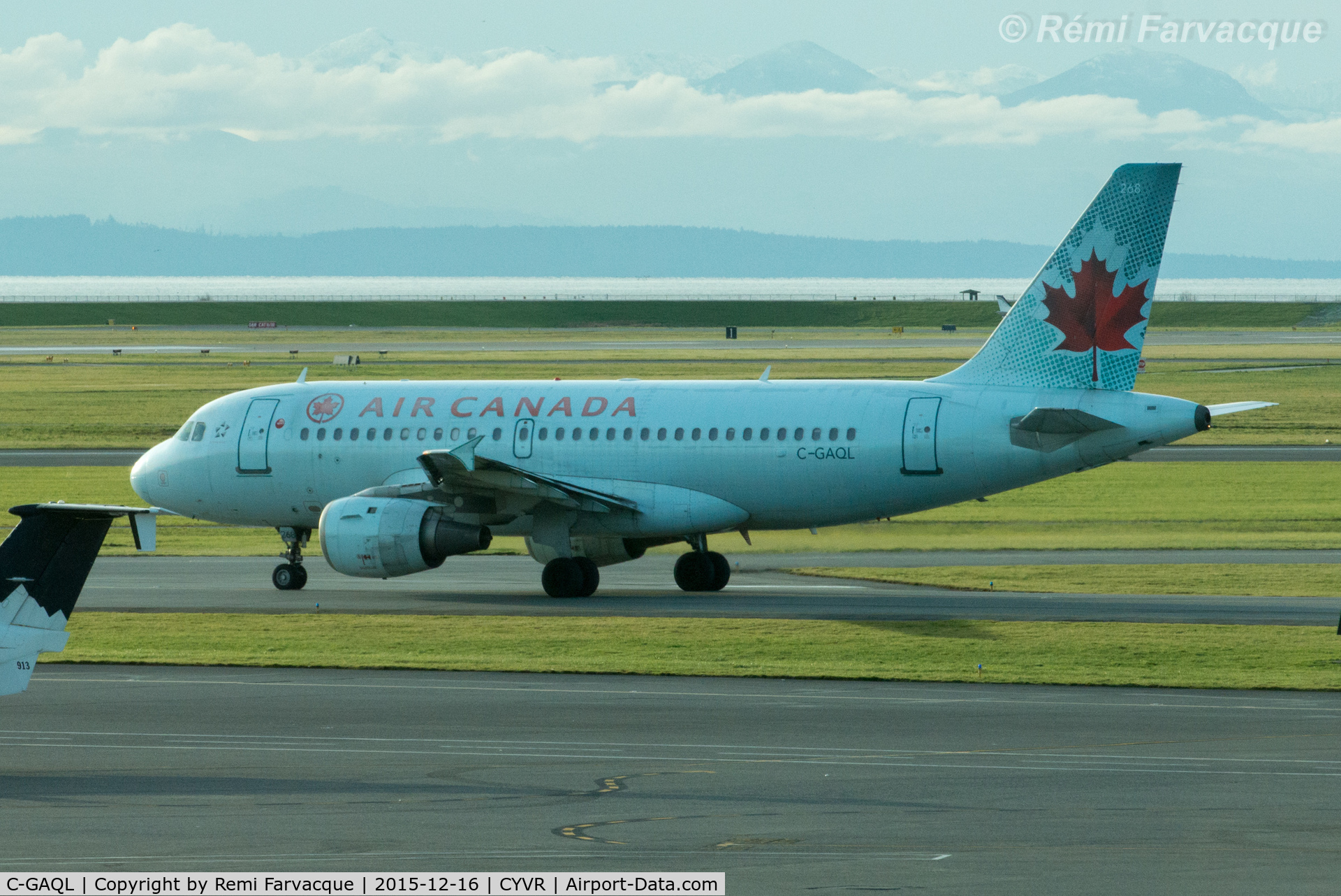 C-GAQL, 1997 Airbus A319-114 C/N 732, Taxiing for take-off, south runway.