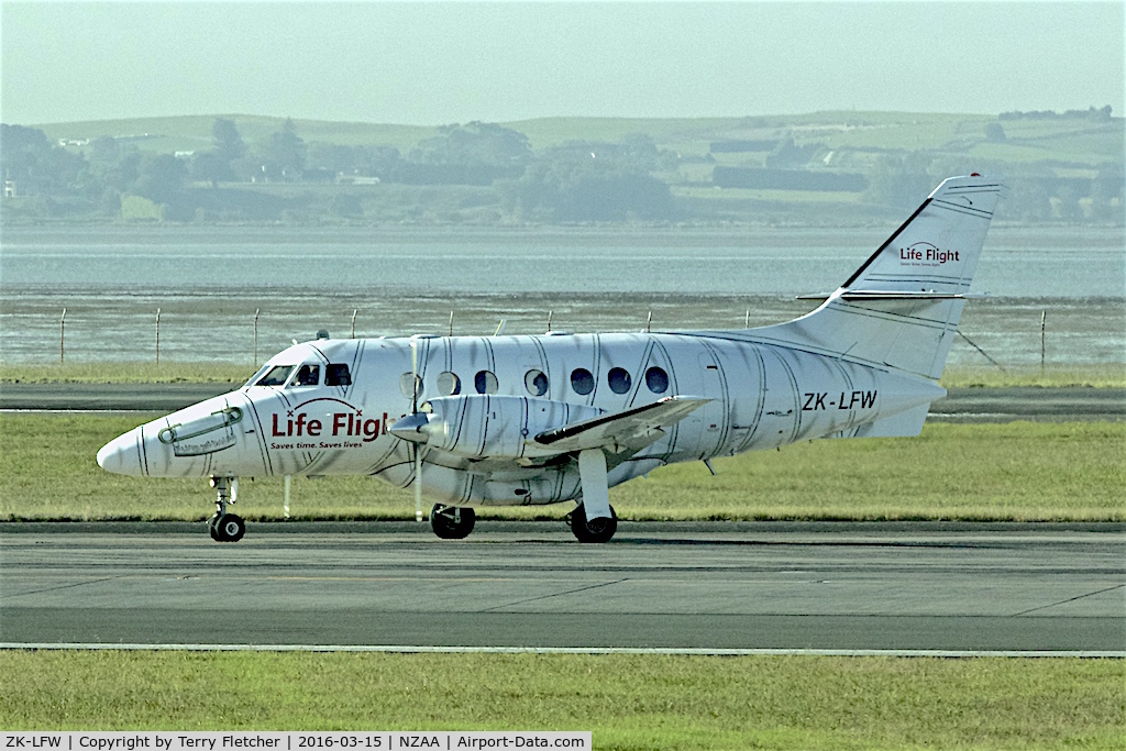 ZK-LFW, 1992 British Aerospace BAe-3201 Jetstream 32 C/N 976, At Auckland International