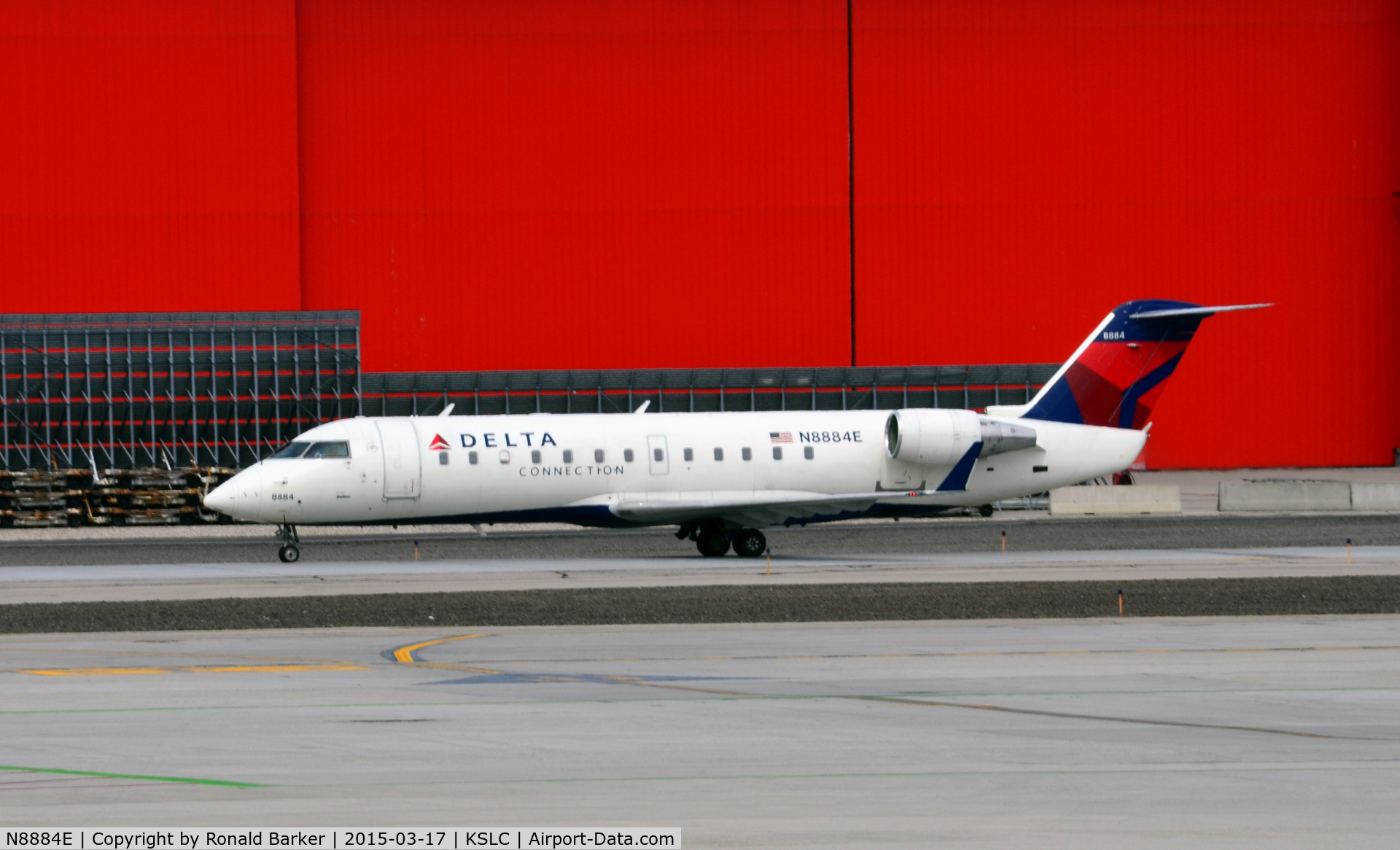 N8884E, 2003 Bombardier CRJ-200 (CL-600-2B19) C/N 7884, Taxi SLC