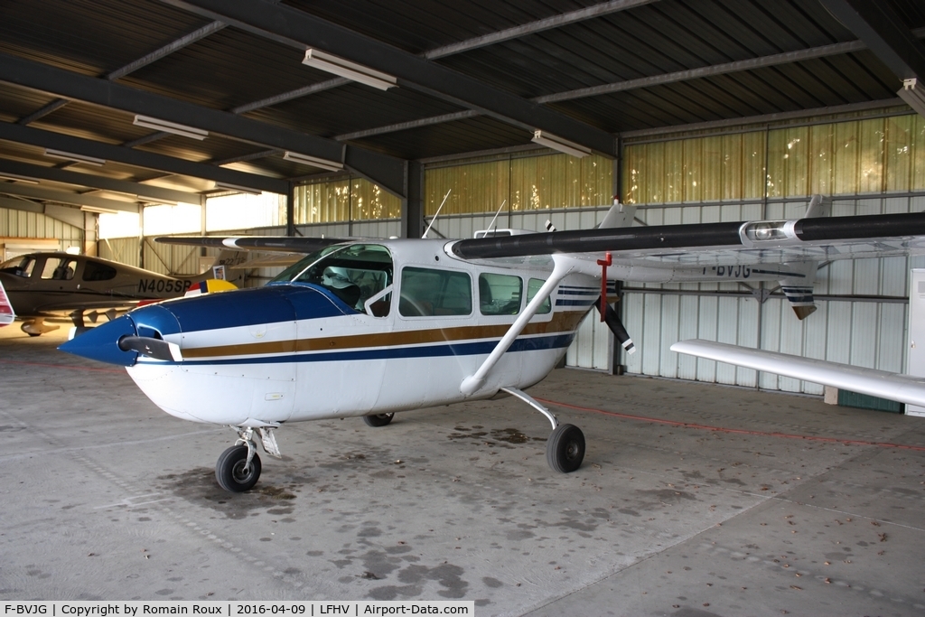 F-BVJG, Cessna 337D Super Skymaster C/N 337-1048, Parked