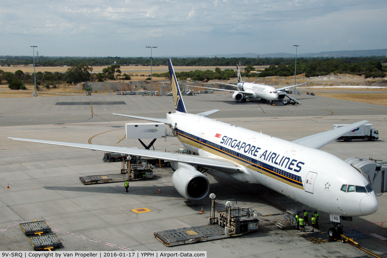 9V-SRQ, 2003 Boeing 777-212/ER C/N 33371, Boeing 777-212 of Singapore Airlines at Perth airport, Western Australia