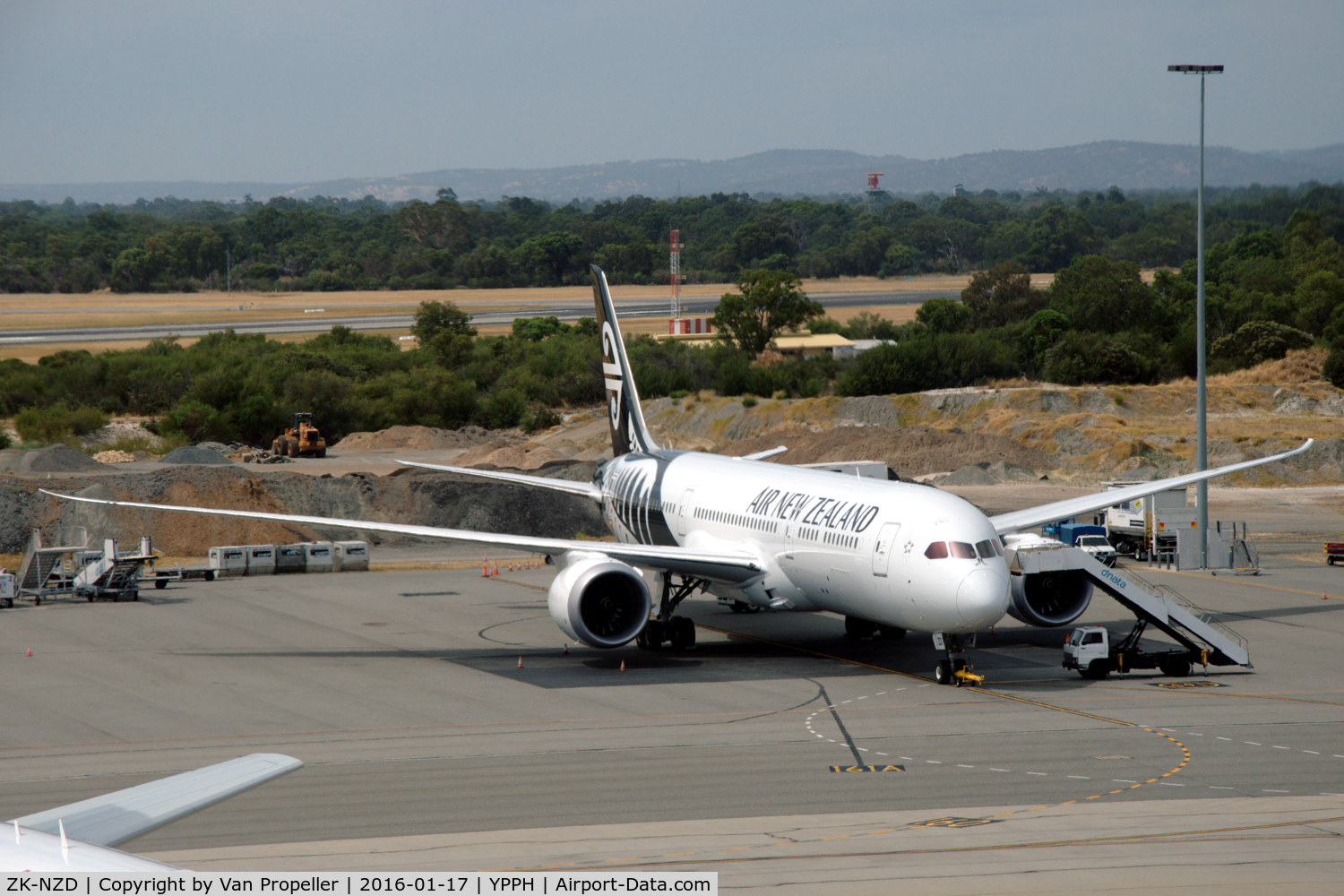 ZK-NZD, 2013 Boeing 787-9 Dreamliner C/N 41989, Boeing 787-9 of Air New Zealand parked at Perth airport, Western Australia