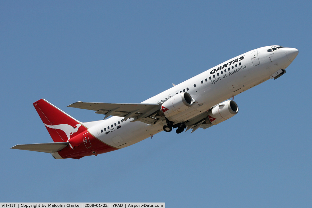 VH-TJT, 1993 Boeing 737-476 C/N 24445, Boeing 737-476 on take-off from Adelaide Airport in January 2008.
