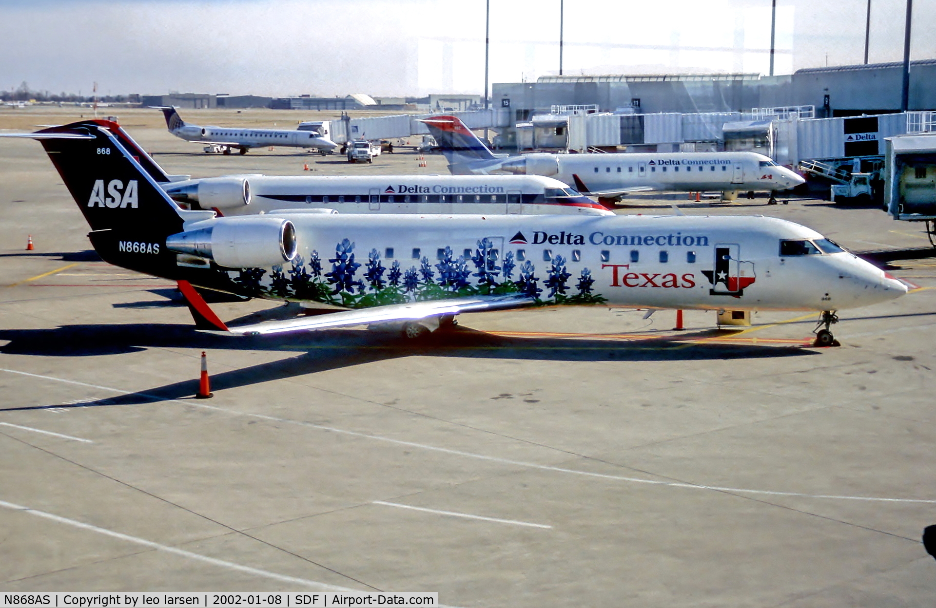 N868AS, 2001 Bombardier CRJ-200ER (CL-600-2B19) C/N 7474, Louisville SDF 8.1.02