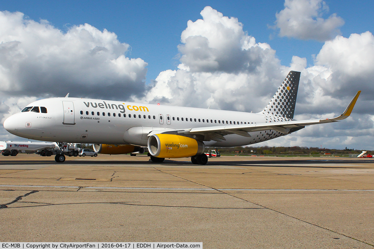 EC-MJB, 2015 Airbus A320-232 C/N 6883, Vueling (VLG/VY)