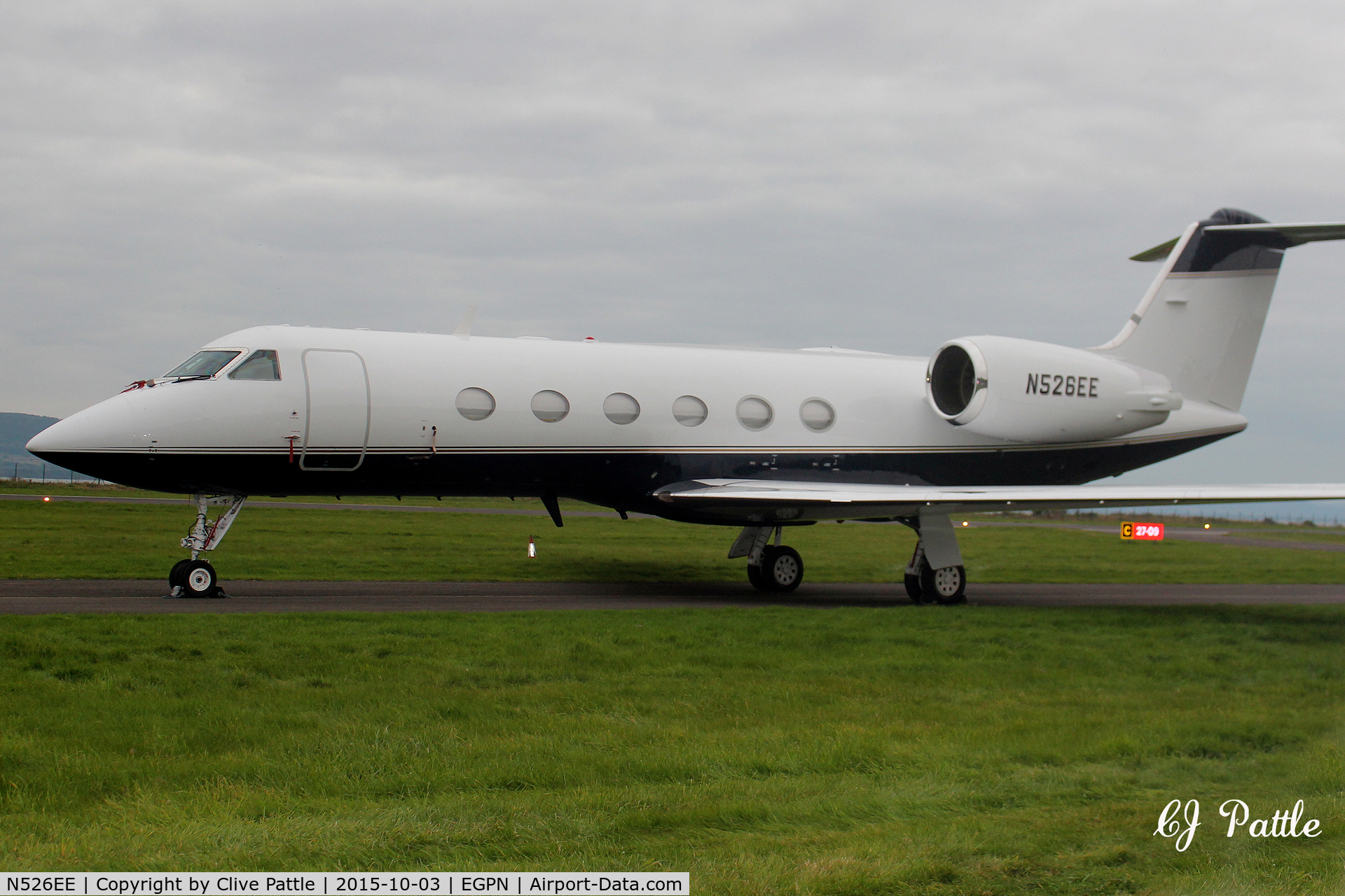 N526EE, 1997 Gulfstream Aerospace G-V C/N 519, Visiting Dundee Riverside Airport EGPD carrying Ernie Els to the nearby Dunhill Golf Championships at St Andrews
