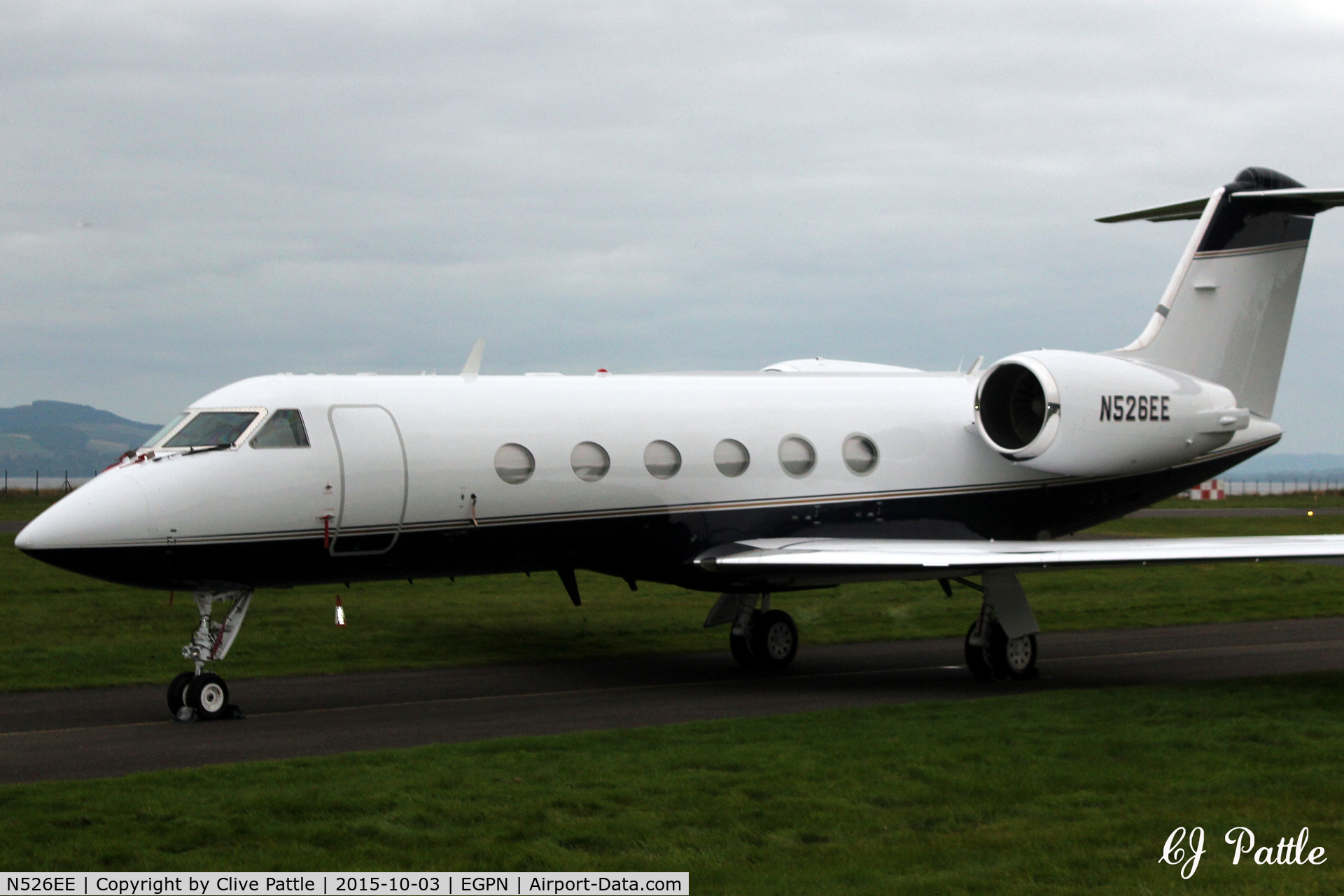 N526EE, 1997 Gulfstream Aerospace G-V C/N 519, Visiting Dundee Riverside Airport EGPD carrying Ernie Els to the nearby Dunhill Golf Championships at St Andrews