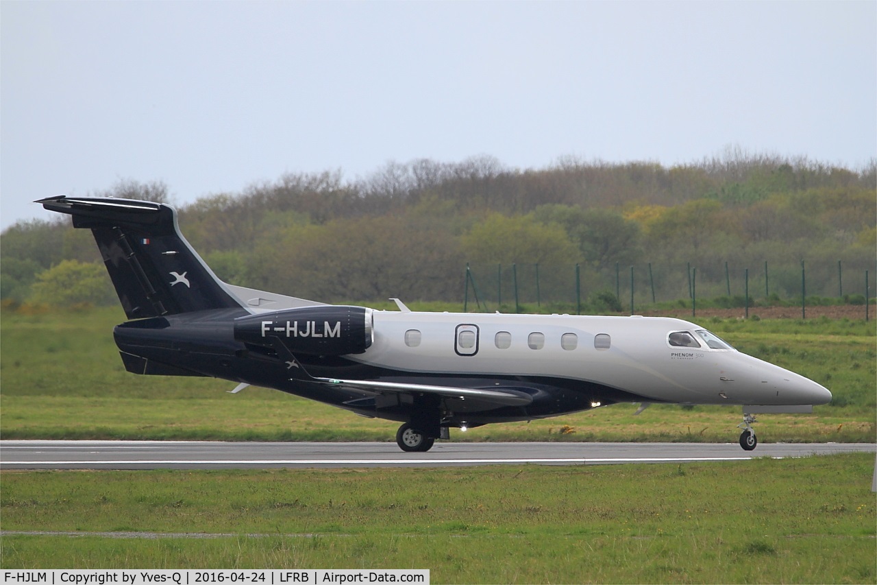 F-HJLM, 2015 Embraer EMB-505 Phenom 300 C/N 50500304, Embraer EMB 505 Phenom 300, Lining up prior take off rwy 25L, Brest-Bretagne airport (LFRB-BES)
