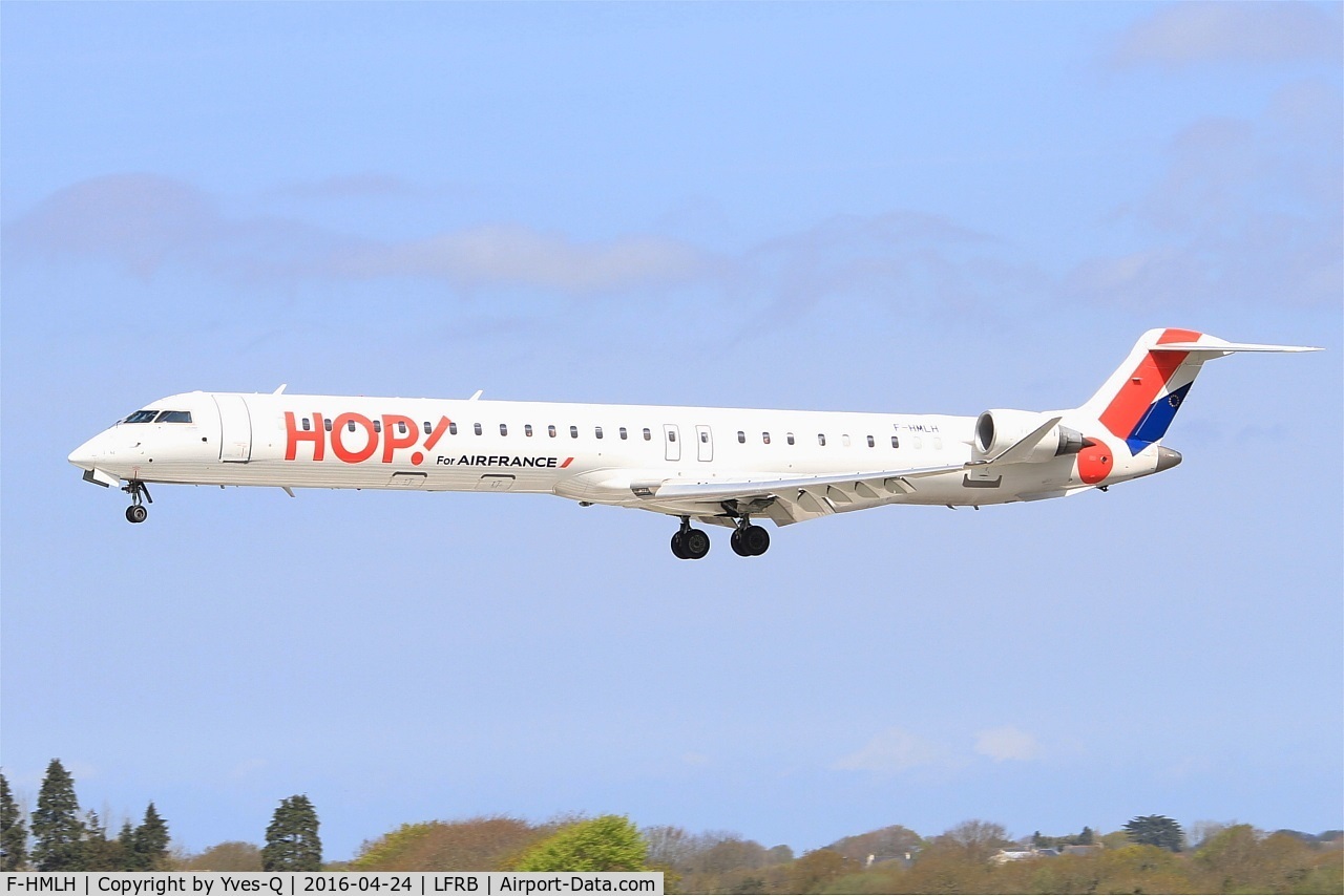 F-HMLH, 2011 Bombardier CRJ-1000EL NG (CL-600-2E25) C/N 19013, Bombardier CRJ-1000EL NG, On final rwy 25L, Brest-Bretagne airport (LFRB-BES)