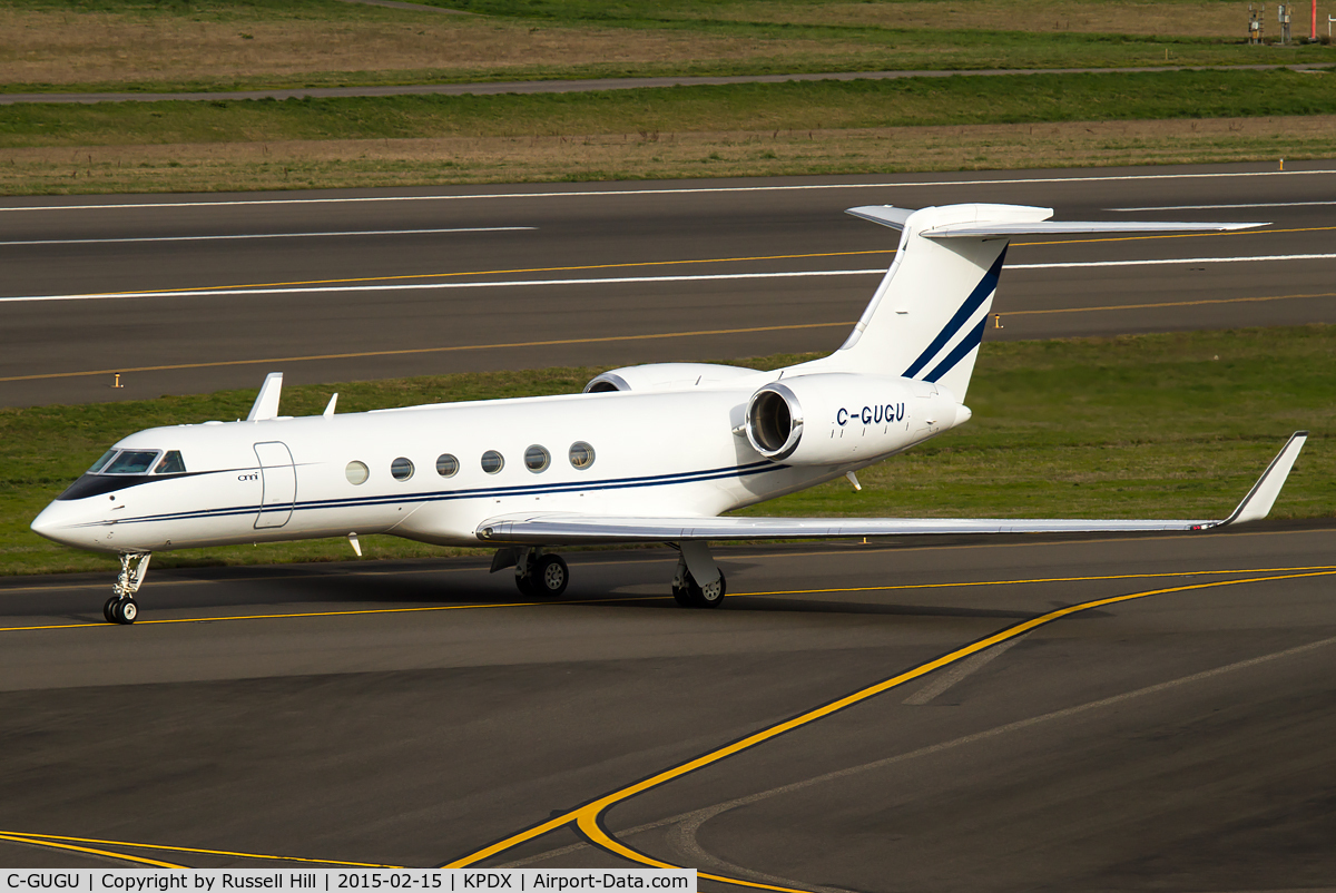 C-GUGU, 2001 Gulfstream Aerospace G-V C/N 641, Taxiing out for departure to YVR