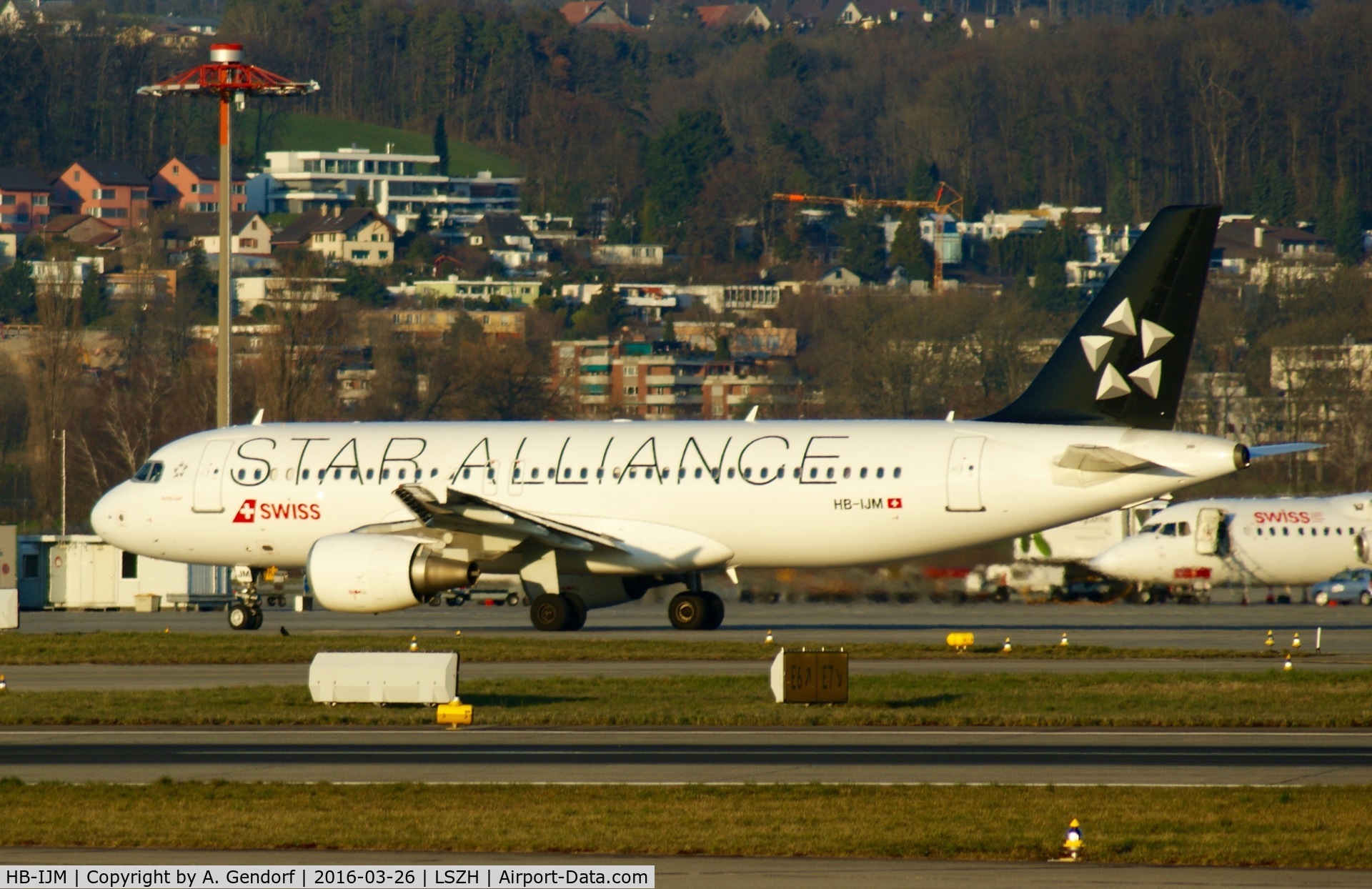 HB-IJM, 1996 Airbus A320-214 C/N 635, Swiss (Star Alliance cs.), seen here taxiing at Zürich-Kloten(LSZH)