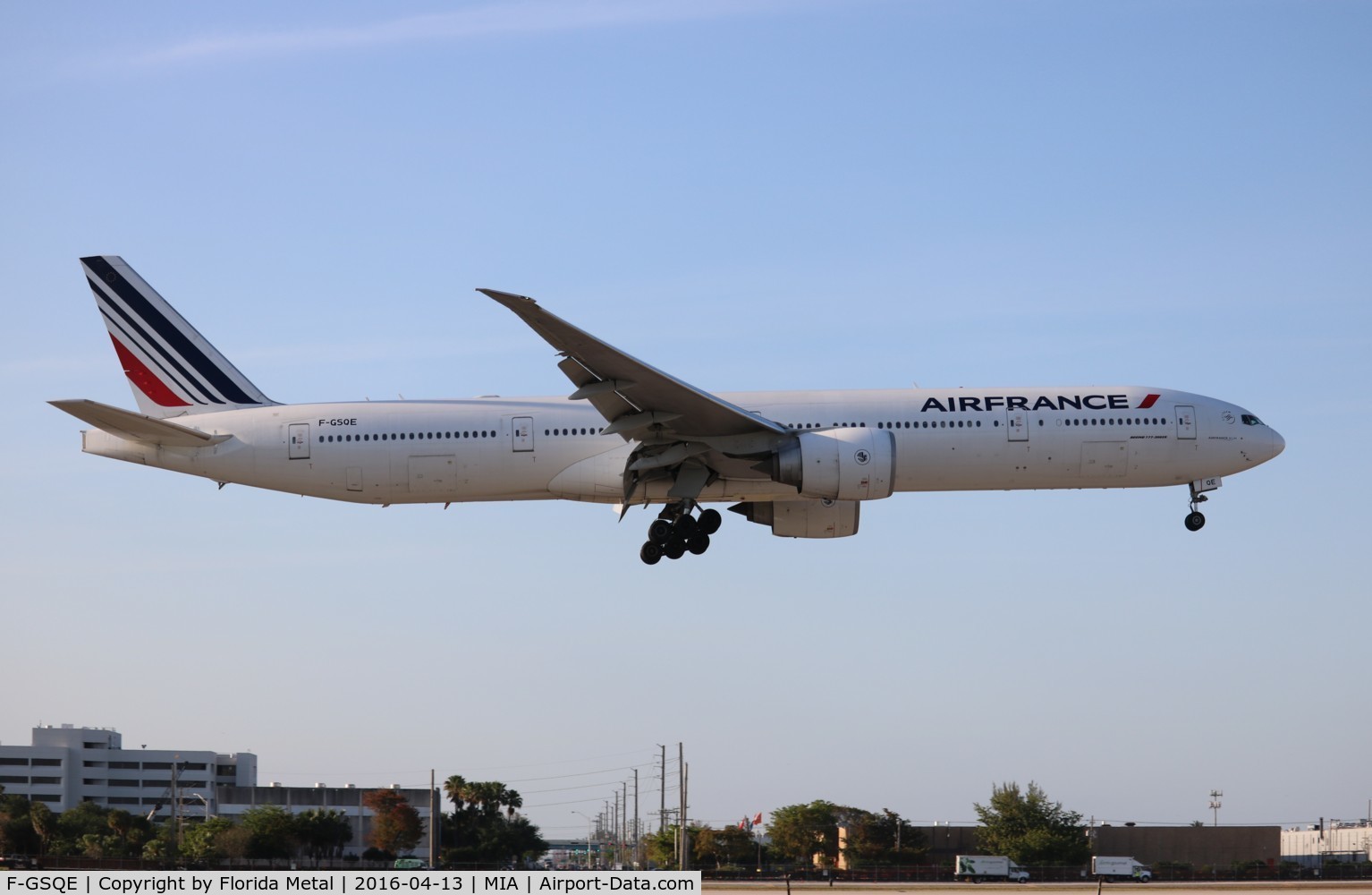 F-GSQE, 2004 Boeing 777-328/ER C/N 32851, Air France