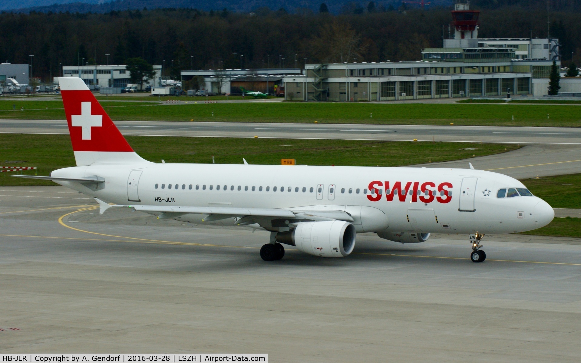 HB-JLR, 2012 Airbus A320-214 C/N 5037, Swiss, is here taxiing at Zürich-Kloten(LSZH)