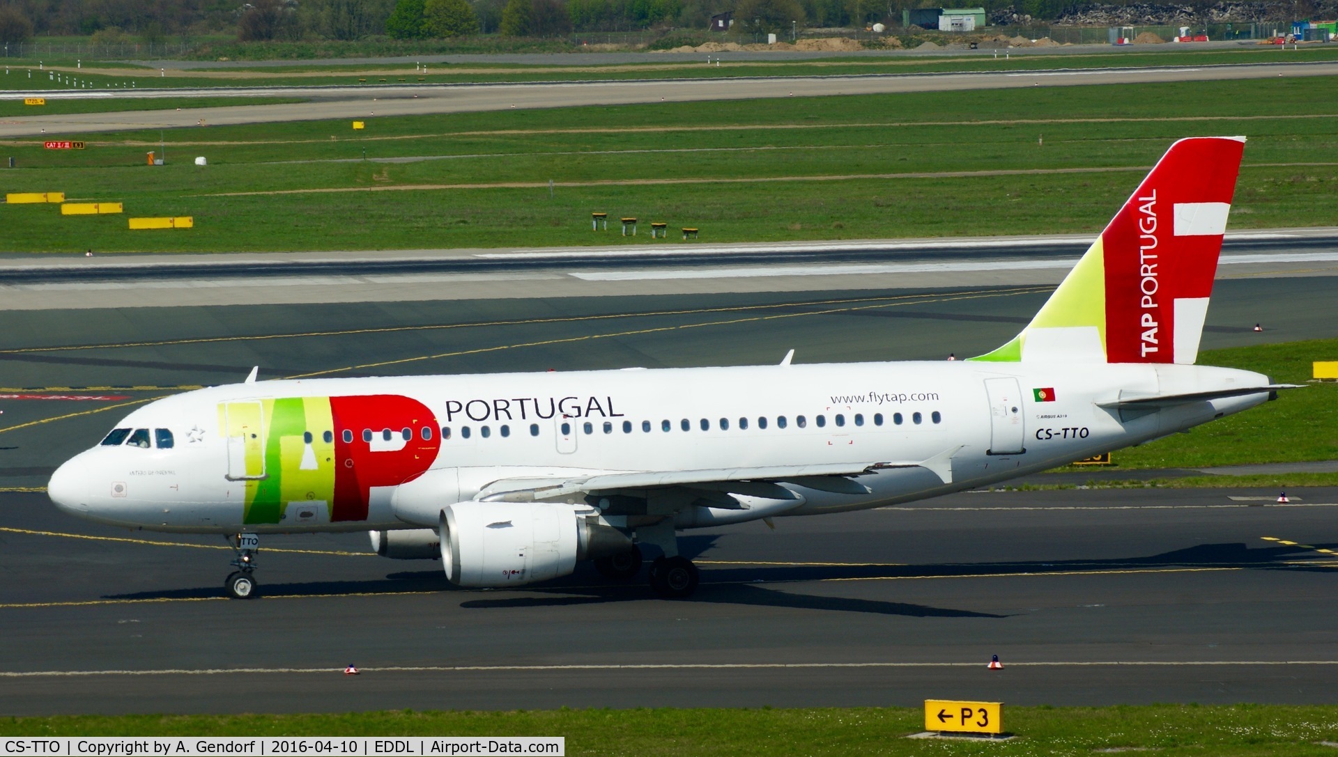 CS-TTO, 1999 Airbus A319-111 C/N 1127, TAP, is here taxiing at Düsseldorf Int'l(EDDL)