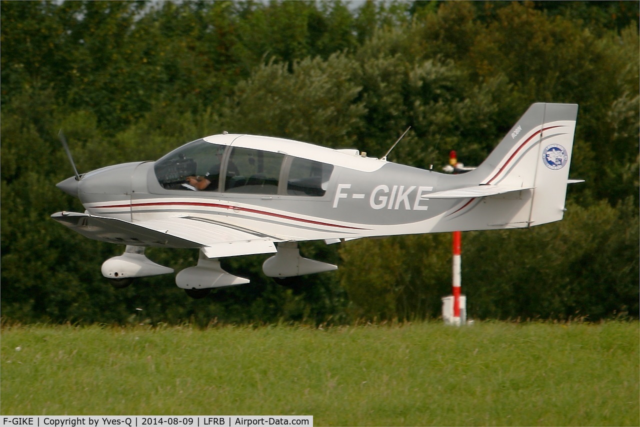 F-GIKE, Robin DR-400-140B Major C/N 1929, Robin DR-400-140B Major, landing rwy 25L, Brest-Bretagne airport (LFRB-BES)