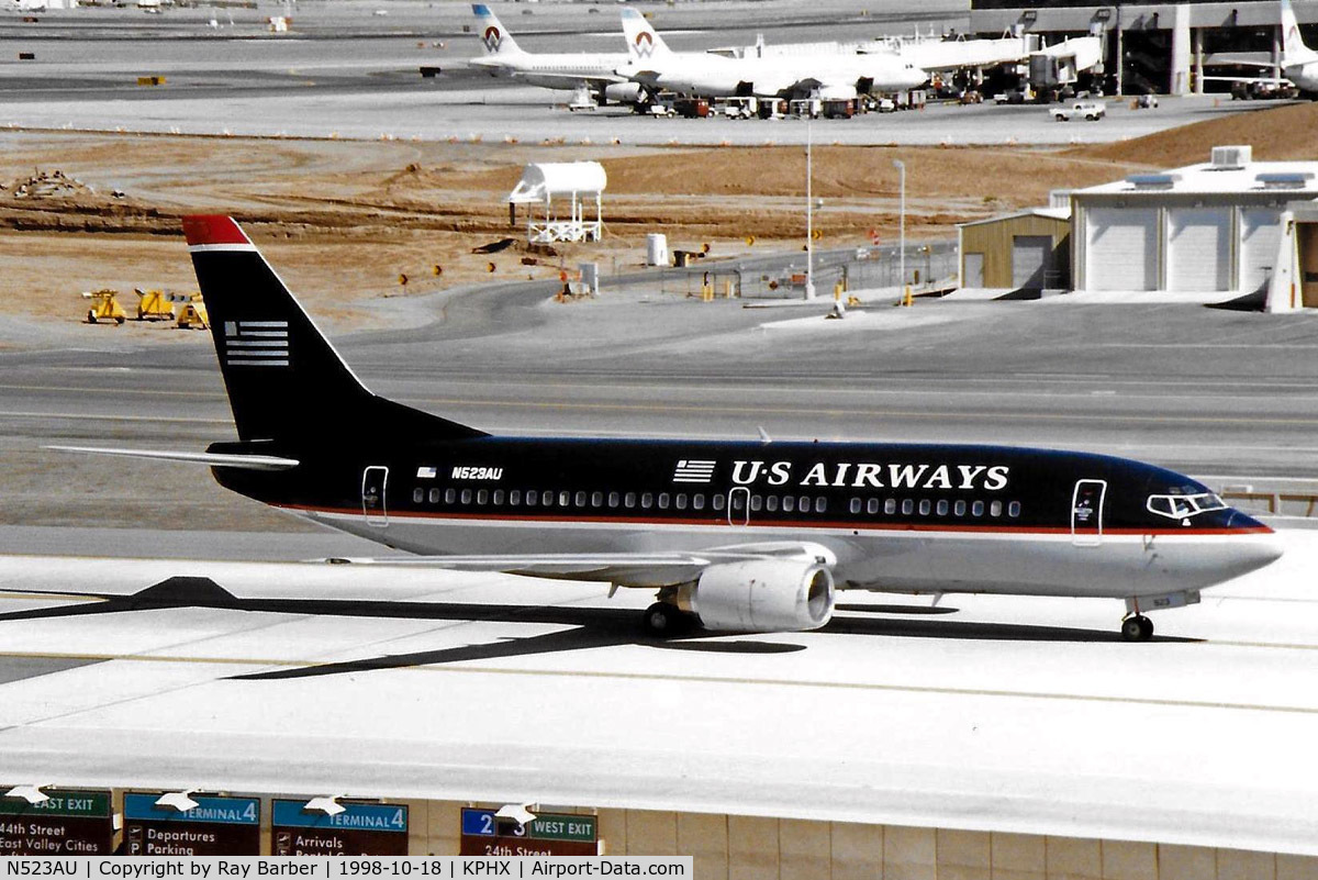 N523AU, 1988 Boeing 737-3B7 C/N 23858, Boeing 737-3B7 [23858] (US Airways) Phoenix-Sky Harbor Int'l~N 18/10/1998