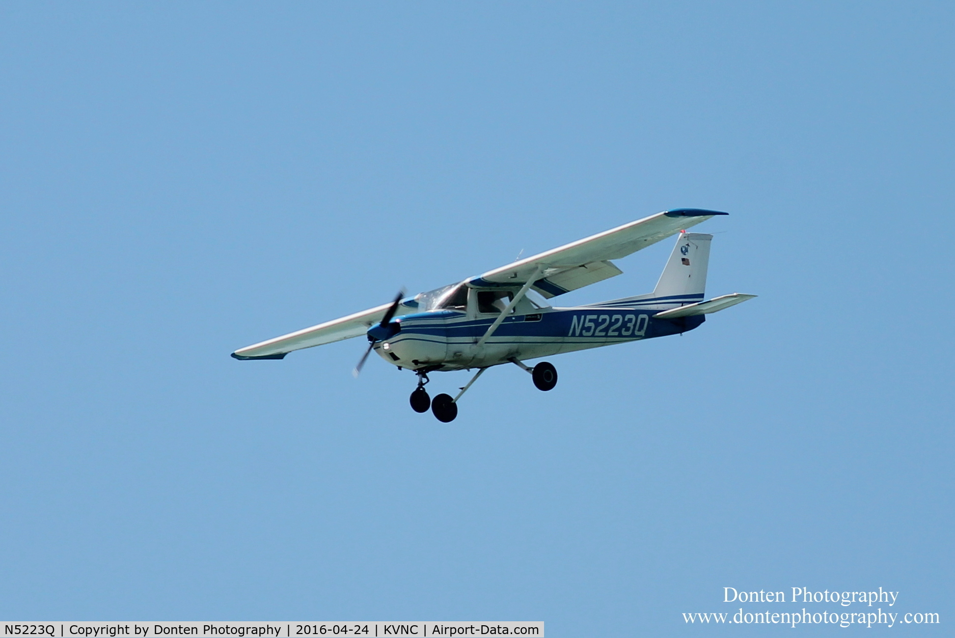 N5223Q, 1971 Cessna 150L C/N 15073123, Cessna 150 (N5223Q) arrives at Venice Municipal Airport