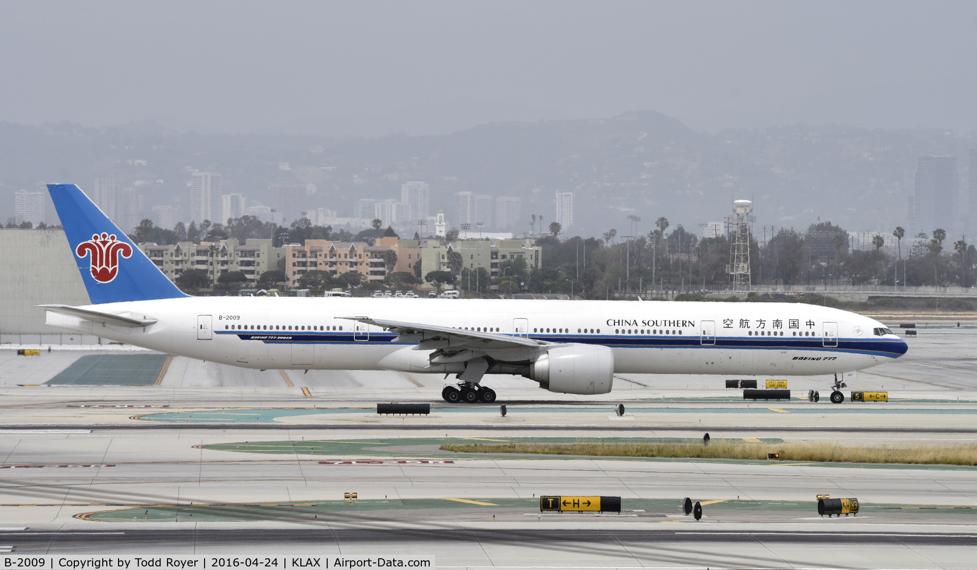B-2009, 2014 Boeing 777-31B/ER C/N 43223, Taxiing to gate at LAX